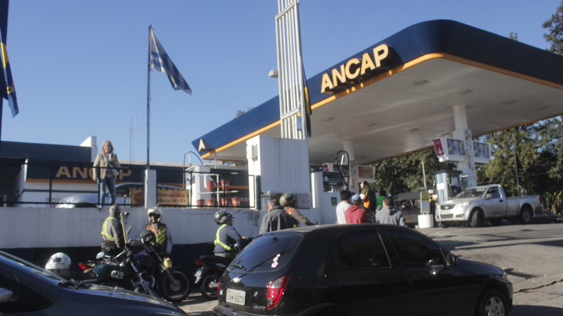 Motoristas no PR atravessam fronteira para abastecer no Paraguai