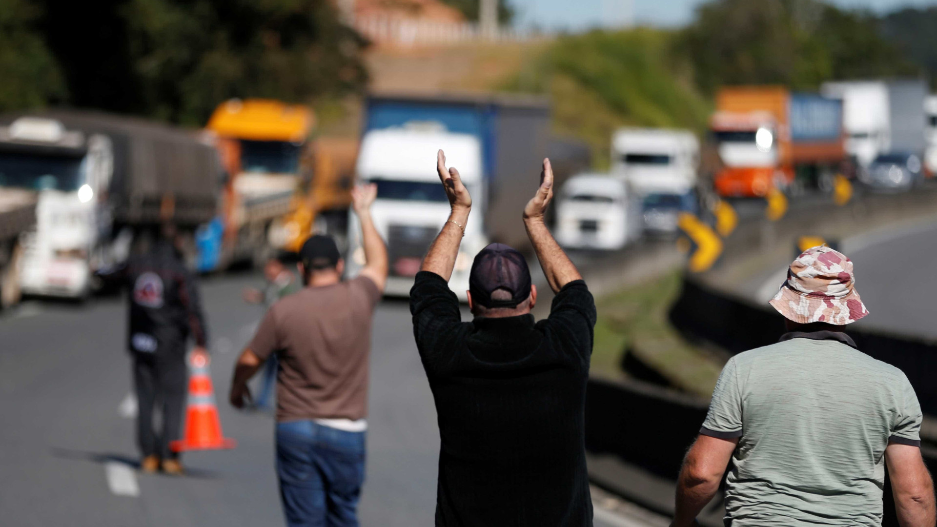 Autônomos se dizem satisfeitos e greve dos caminhoneiros pode acabar