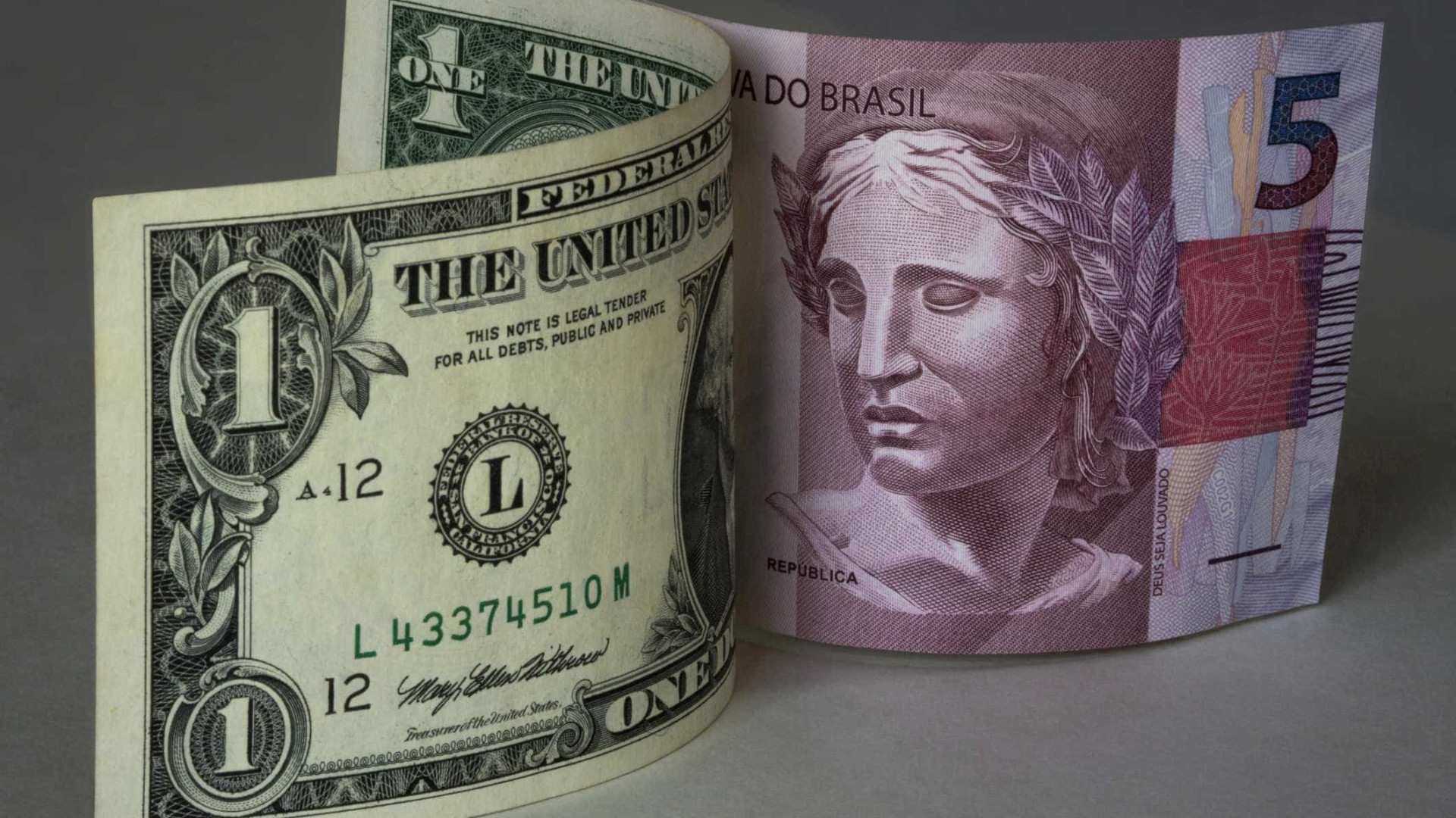 Dólar continua em alta e chega a R$ 3,66