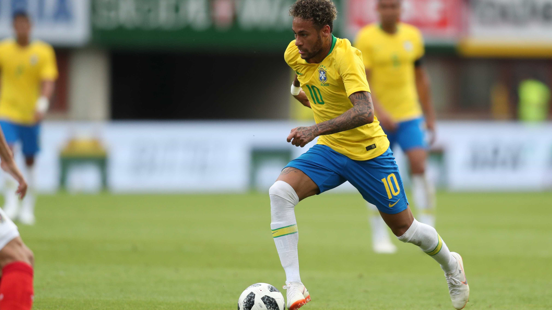 O desconcertante drible de Neymar visto de um ângulo diferente; vídeo