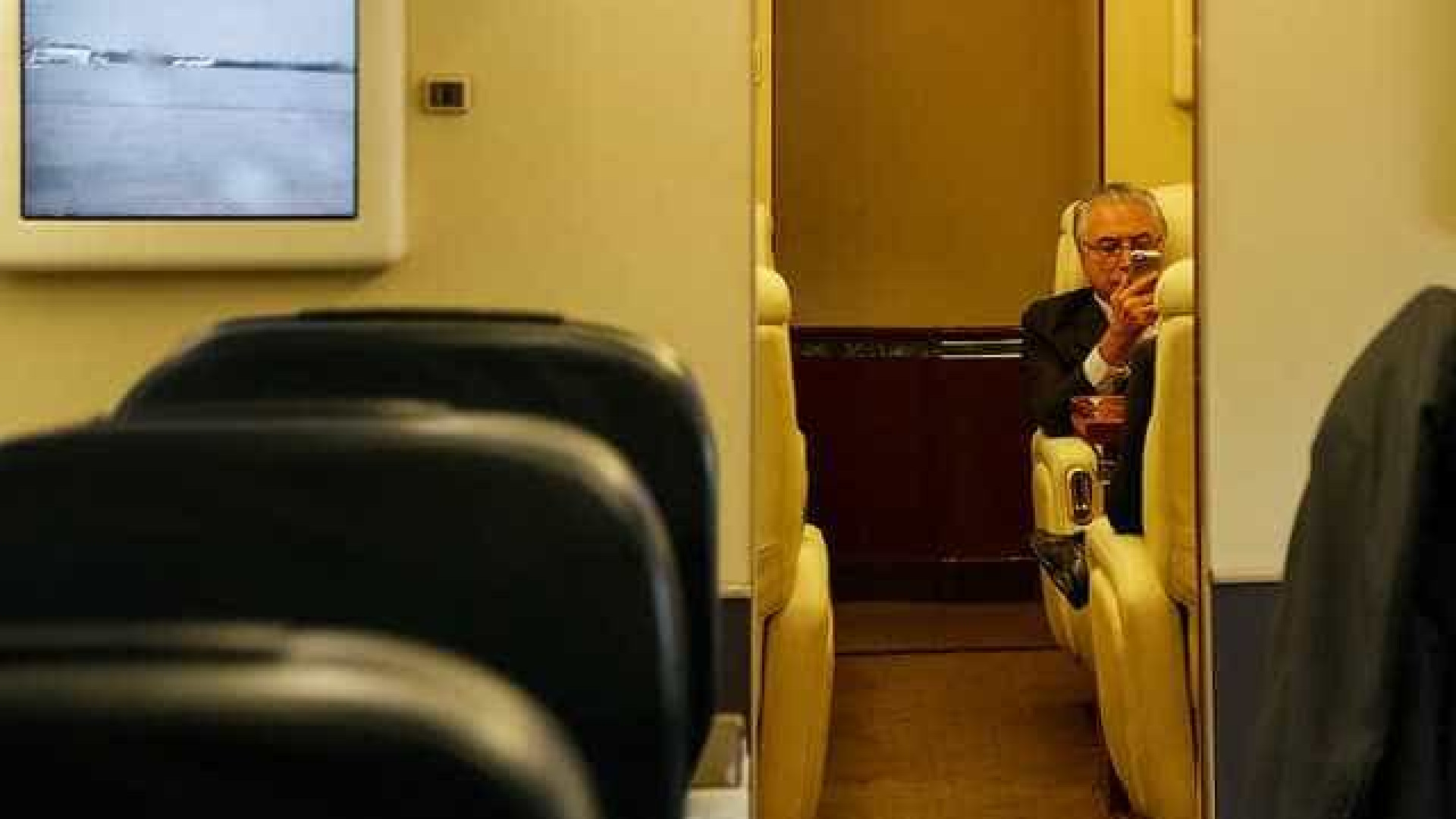 Temer pretende gastar R$ 2,7 milhões para uso de celular em aviões