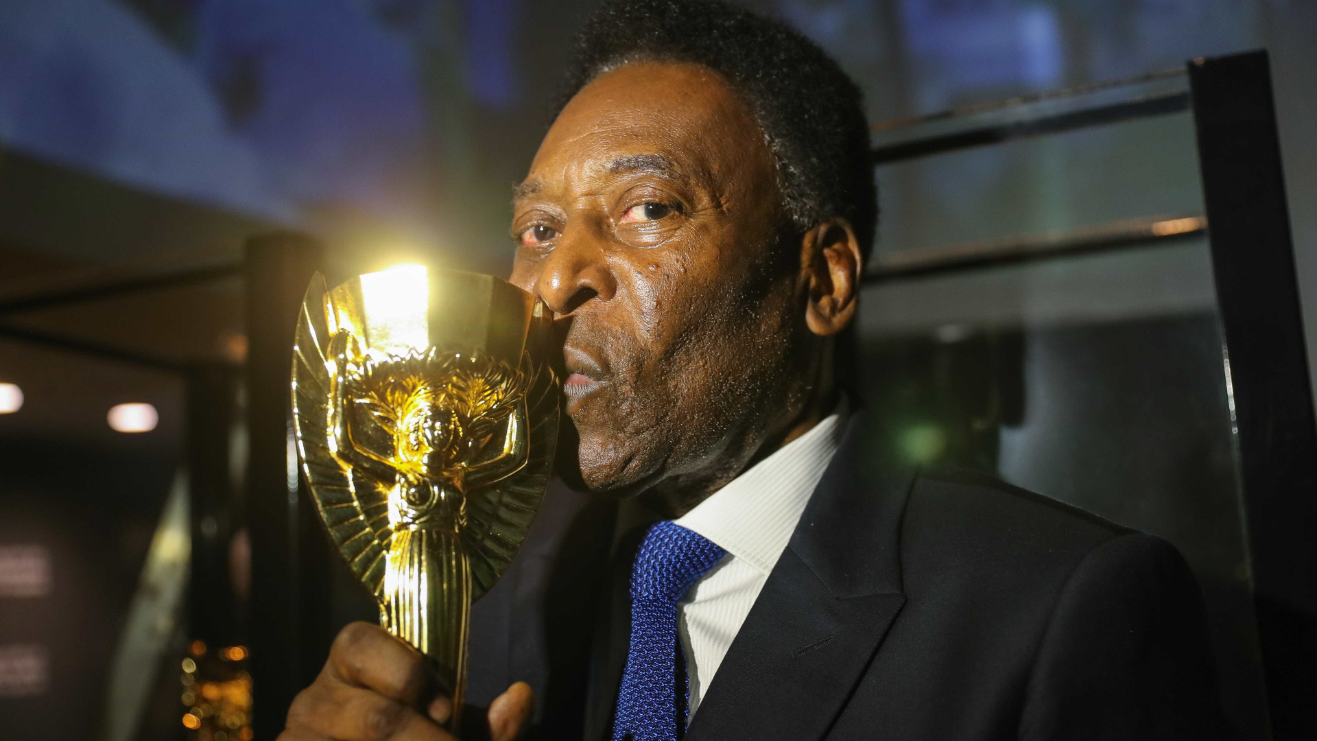 Pelé diz à revista que Brasil peca na coletividade