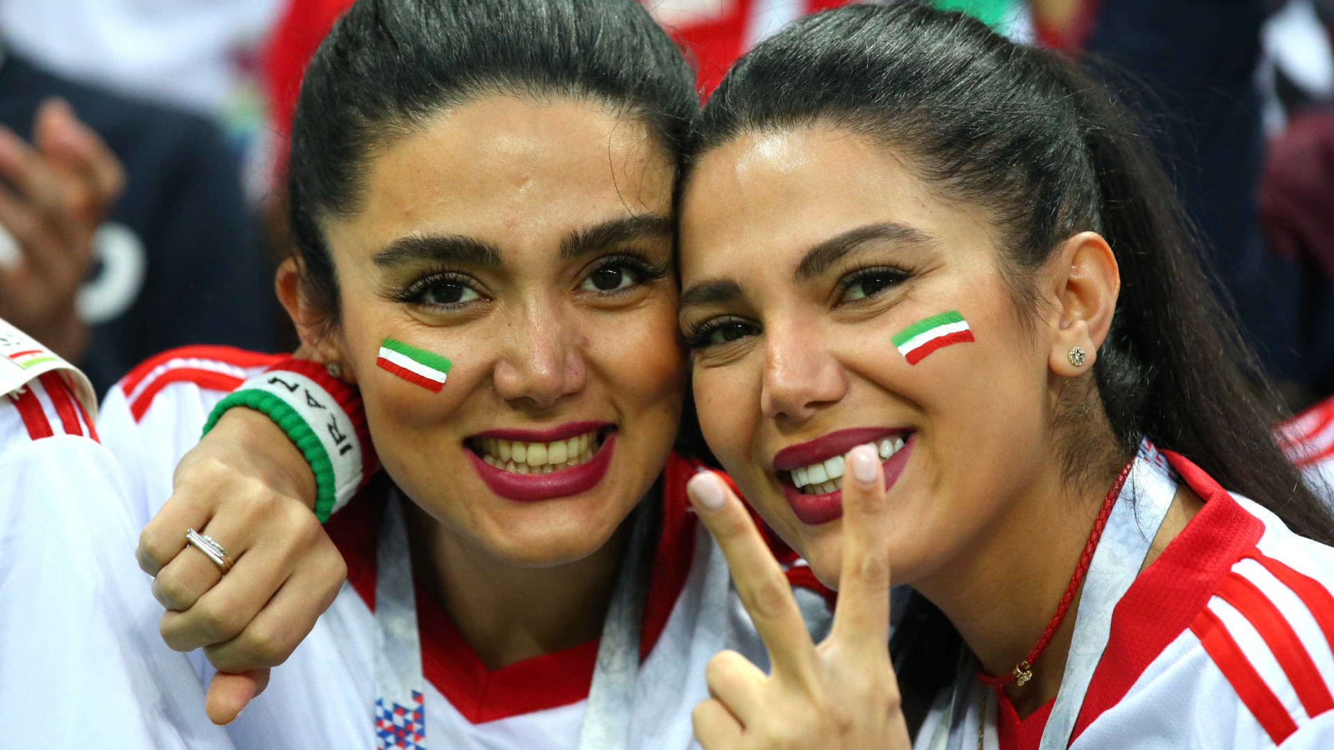 Mulheres iranianas celebram ‘liberdade’ nos estádios da Copa; fotos