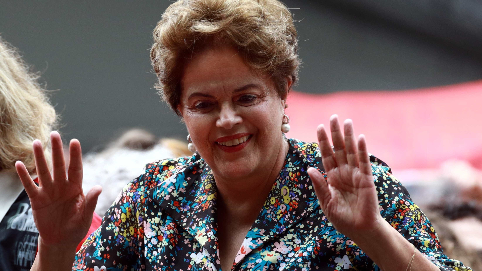 Em evento de campanha, Dilma erra nome de ex-BBB candidata três vezes