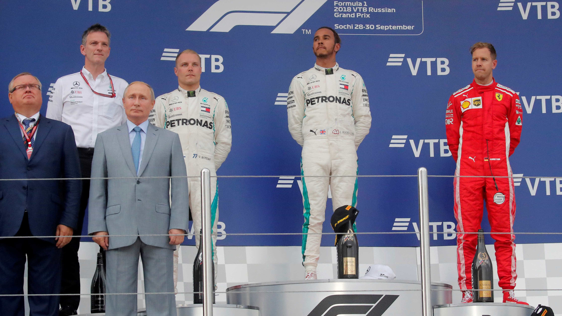 Jogo de equipe constrange Hamilton e Bottas no pódio do GP da Rússia
