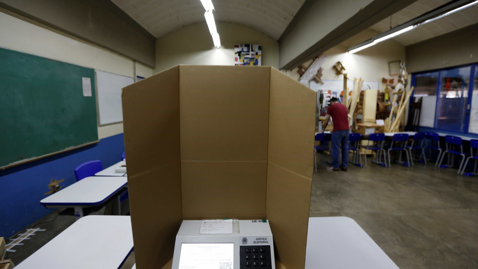 Votação de brasileiros no exterior já terminou em 71 países