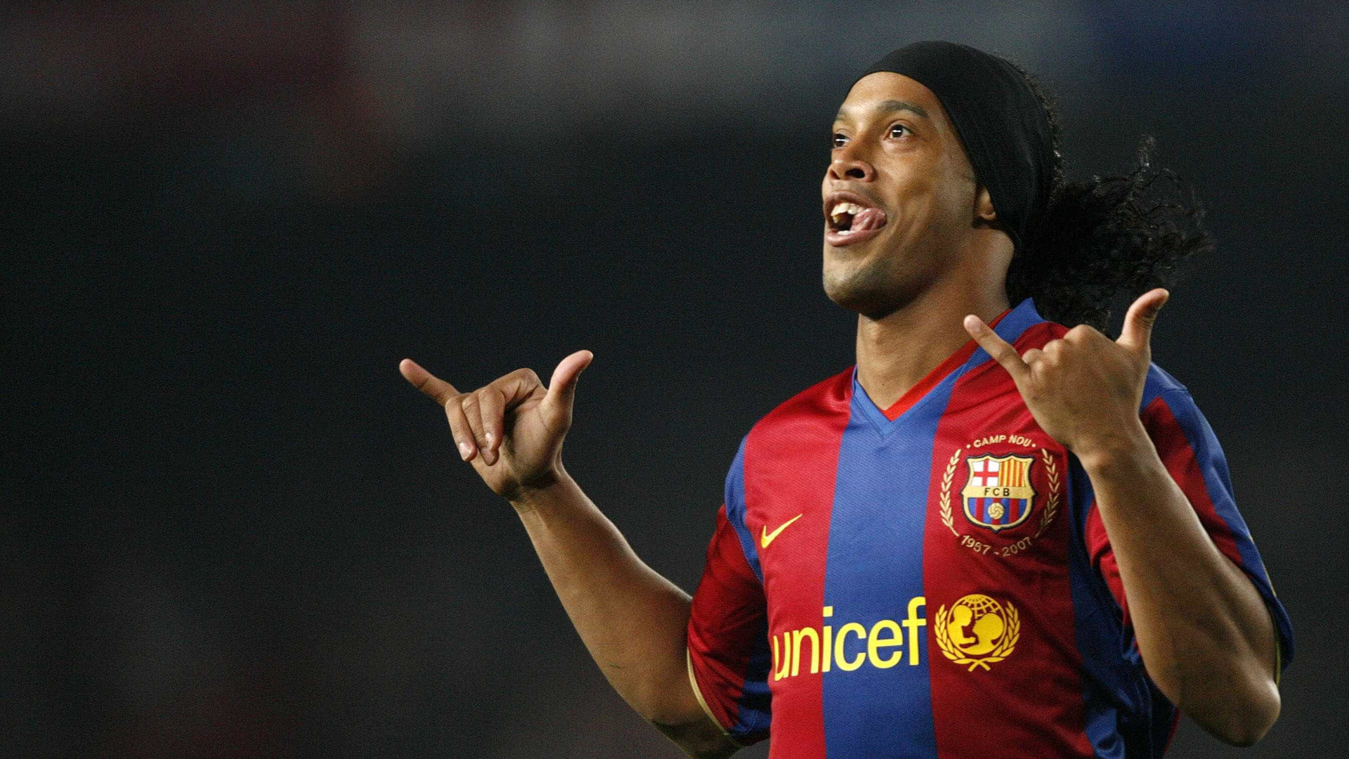 Barcelona emite comunicado sobre apoio de Ronaldinho a Bolsonaro
