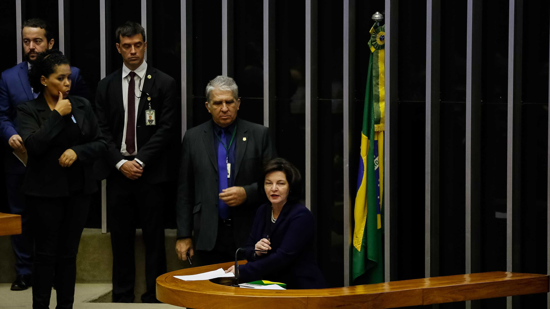 Dodge diz que Constituição repudia discriminação; Bolsonaro não aplaude