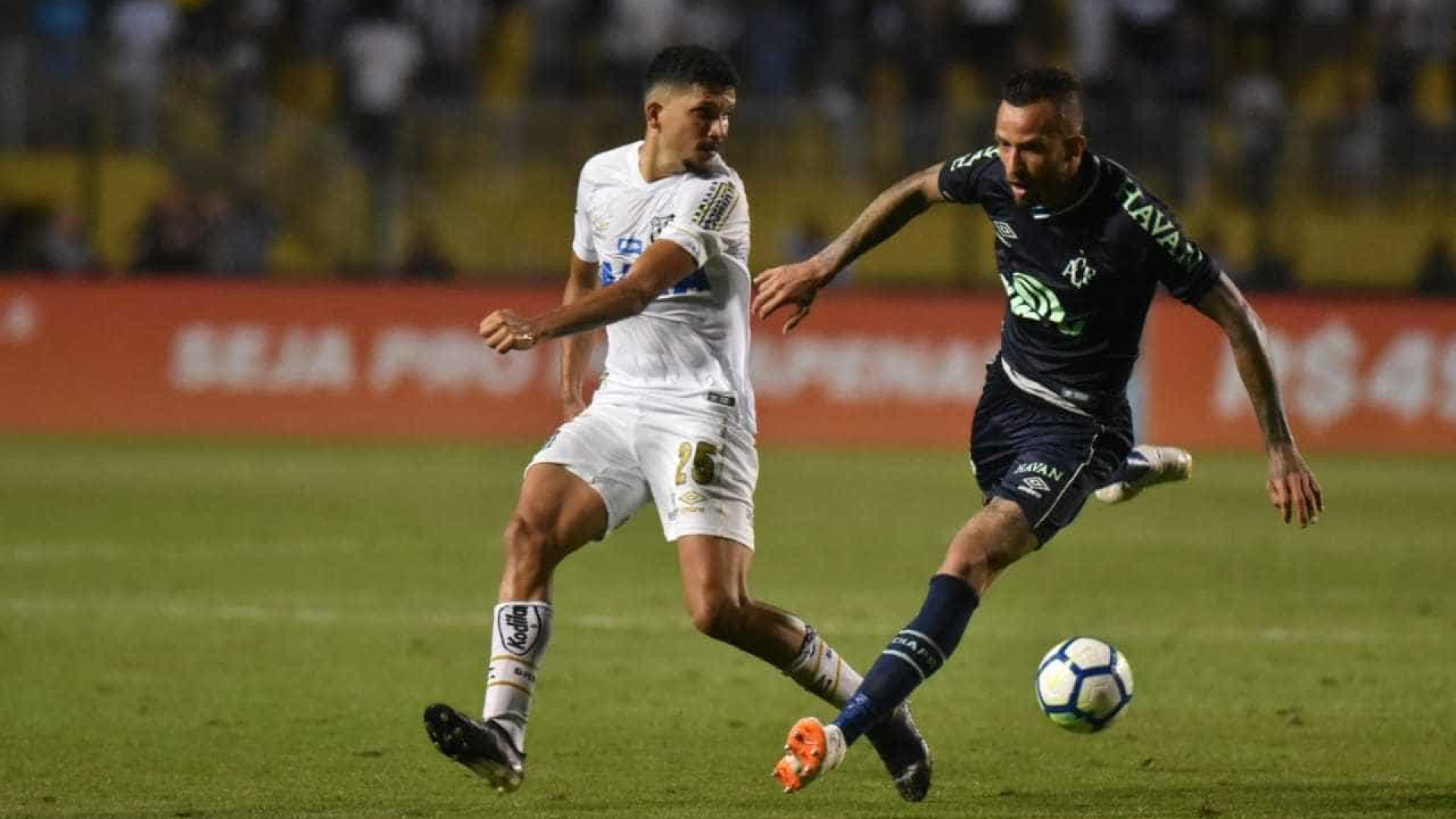 Santos cai para Chape e perde chance de entrar na zona da Libertadores
