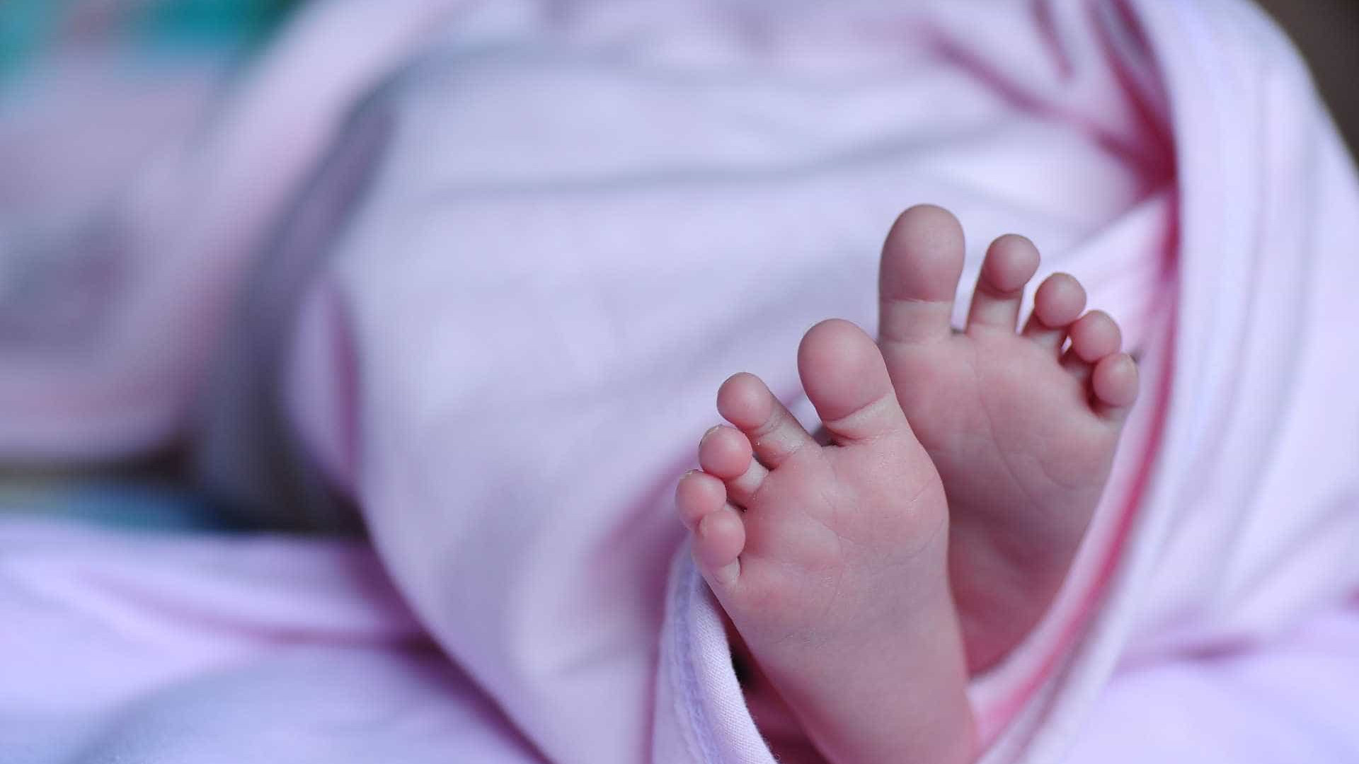 Homem estrangula e mata filha recém-nascida após agredir esposa em PE