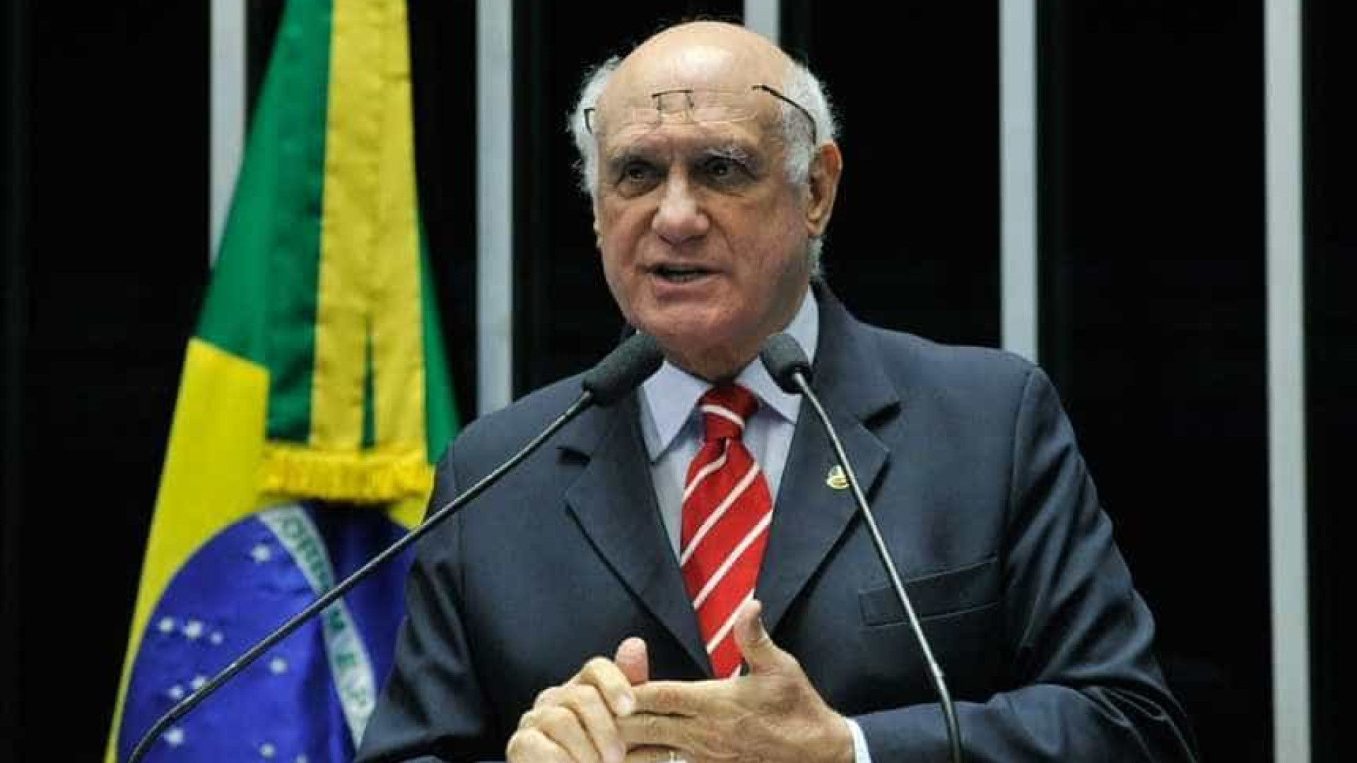 Contra Renan, senador tem projeto de voto aberto para presidência