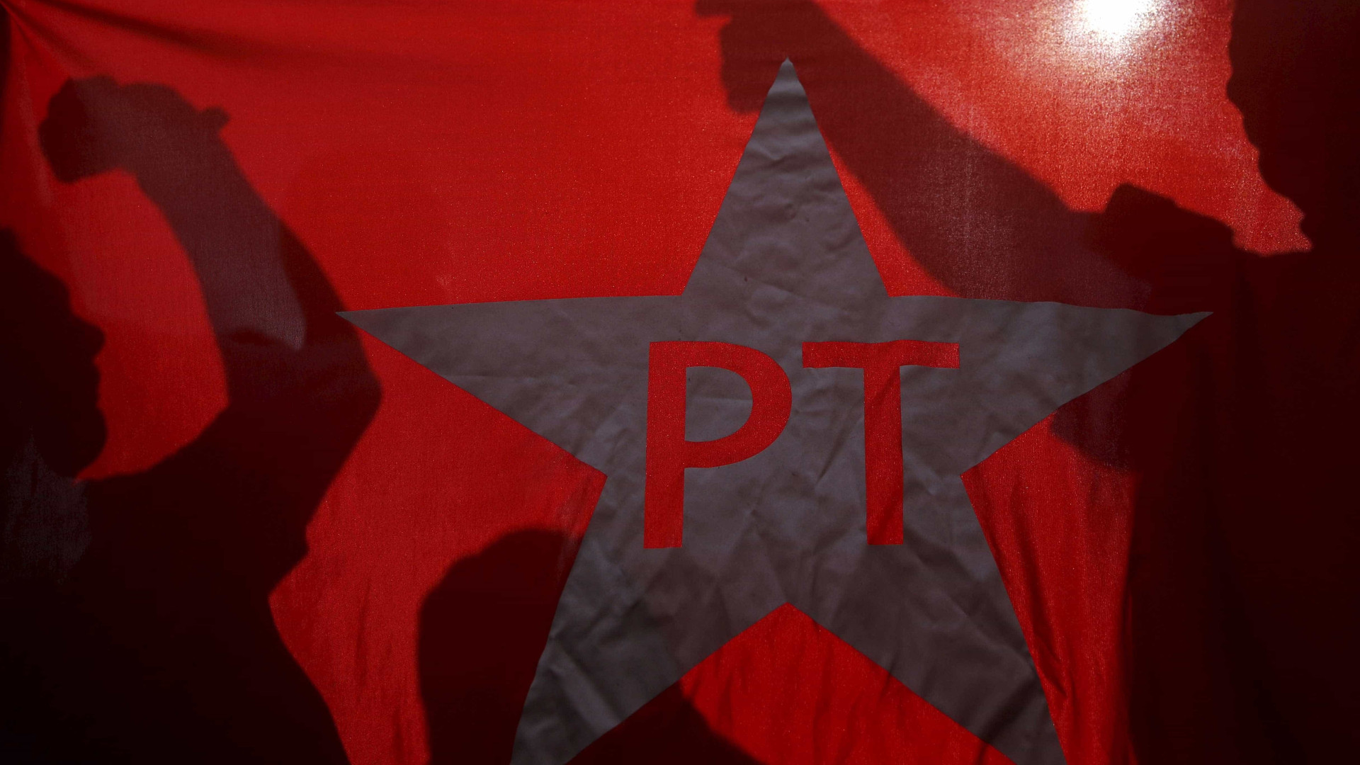 PT e 17 entidades repudiam manifesto contra 'professor ativista'