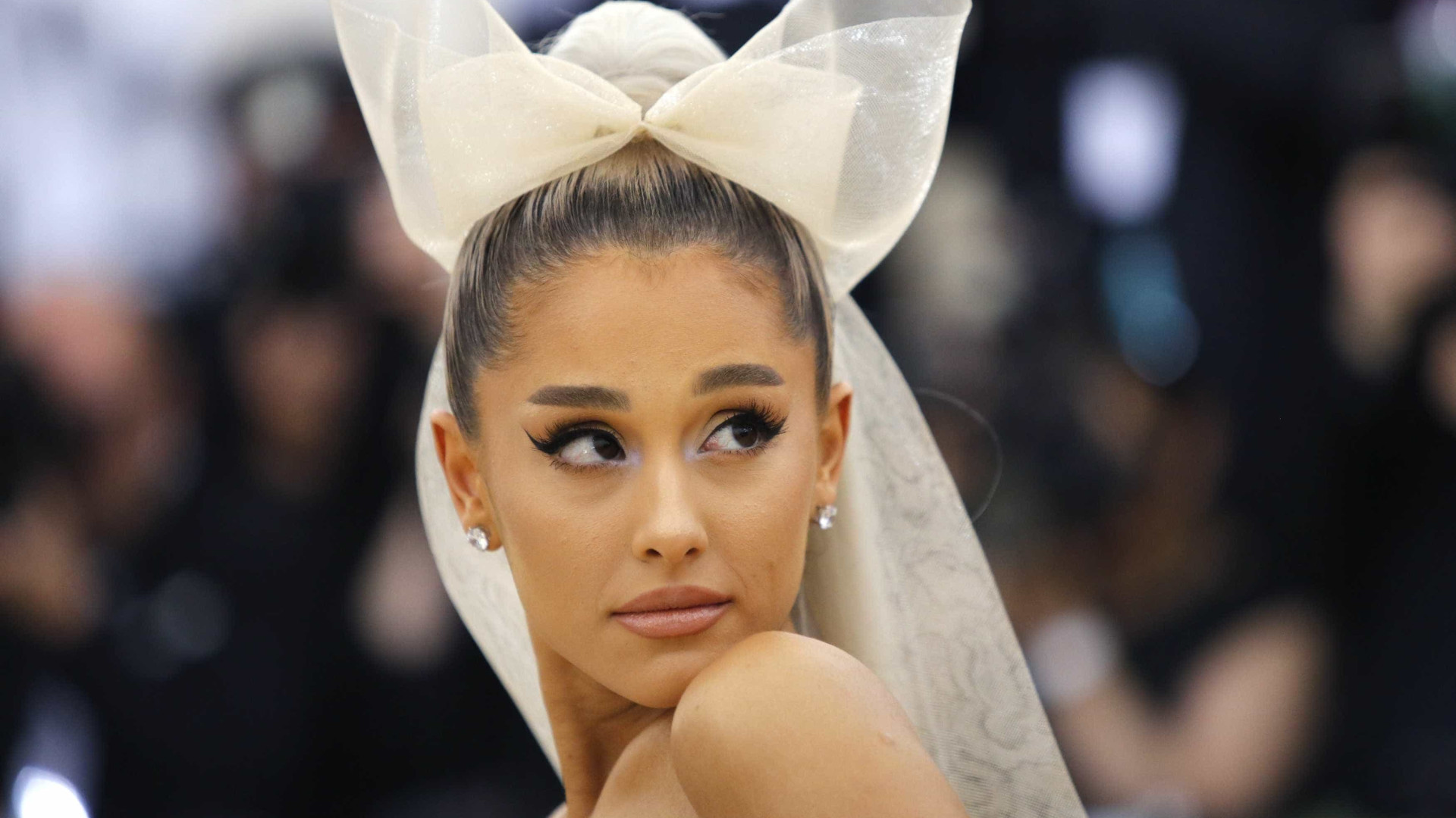 Ariana Grande recusa título de honra oferecido pela rainha Elizabeth 2ª