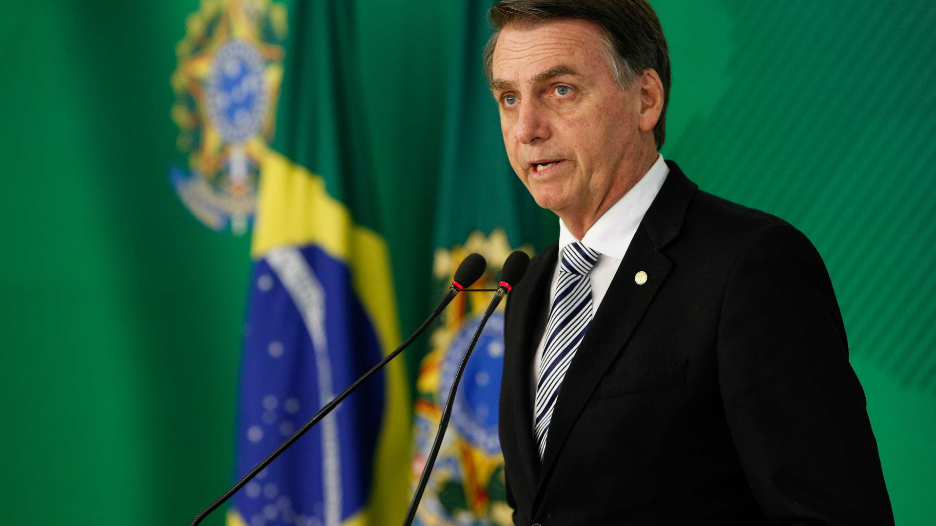 Bolsonaro promete melhorar a educação combatendo o 'lixo marxista'