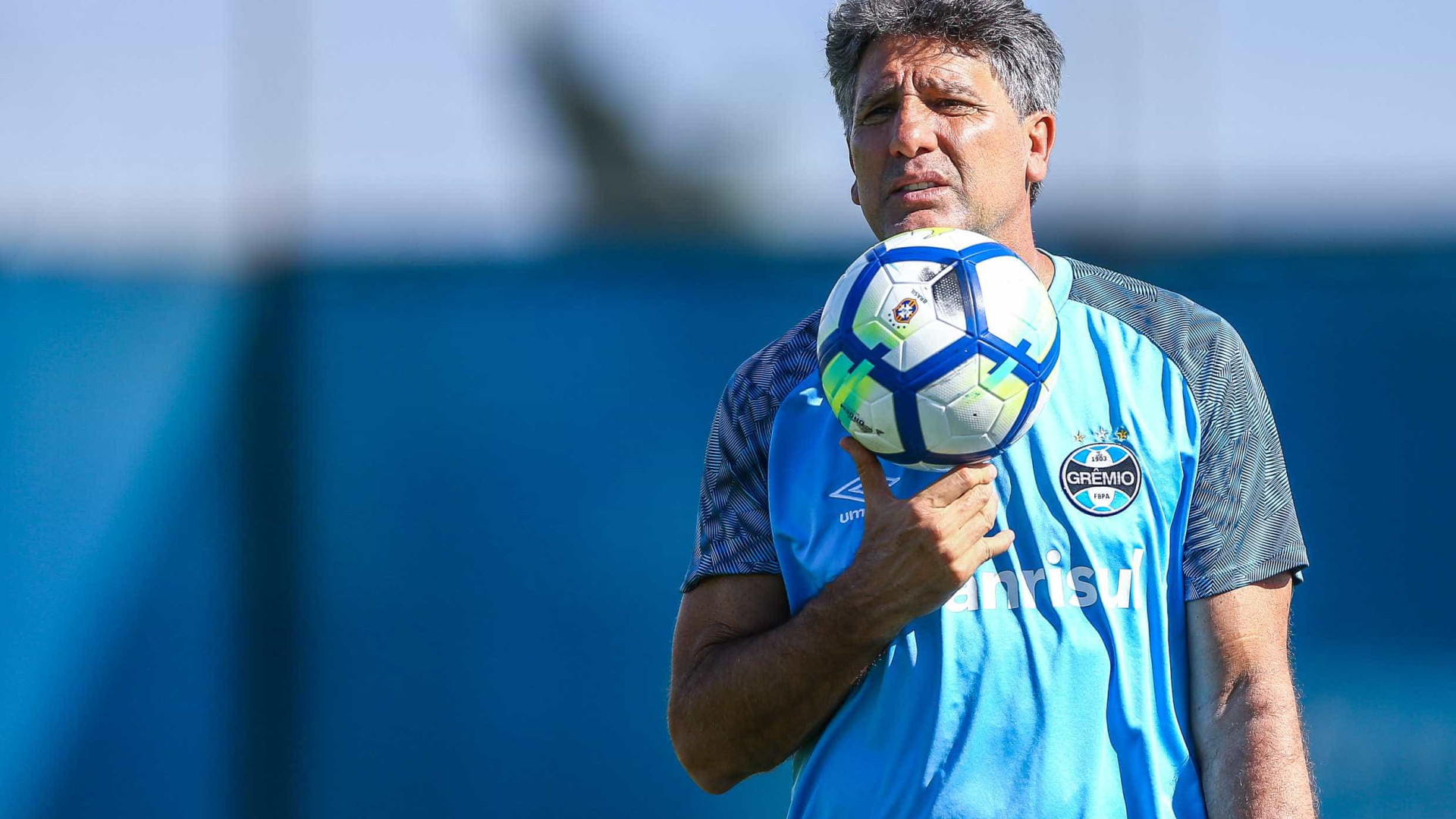 Renato diz que 'peitou' médicos do Grêmio para escalar Luan em 2017