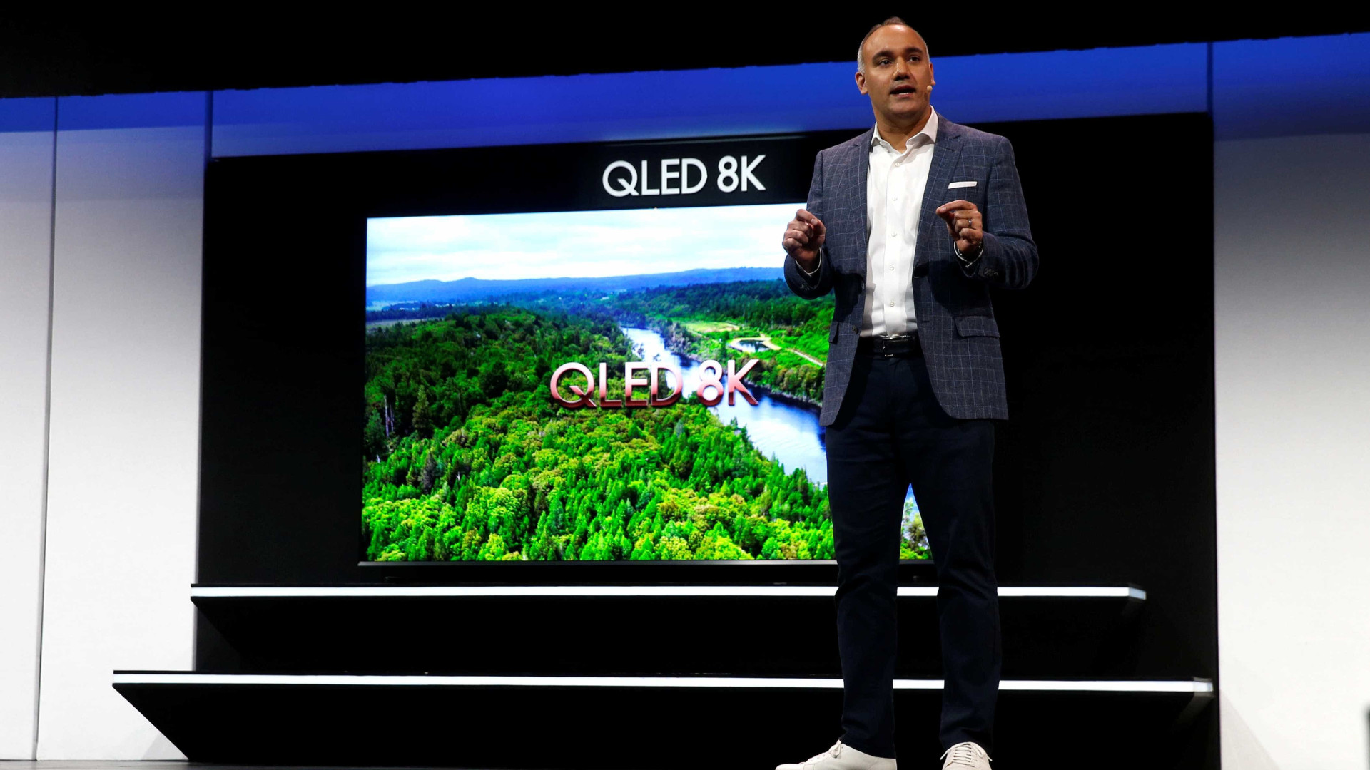 Samsung apresenta TV gigante com tecnologia 8K