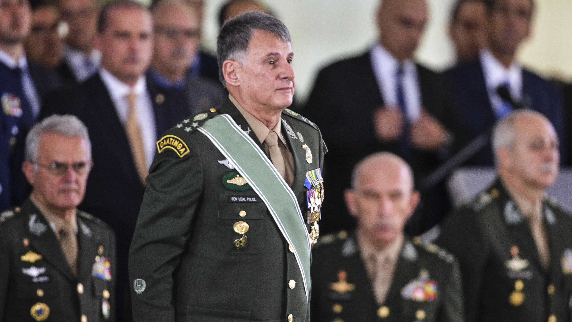 Comandante defende exclusão de militares da reforma da Previdência