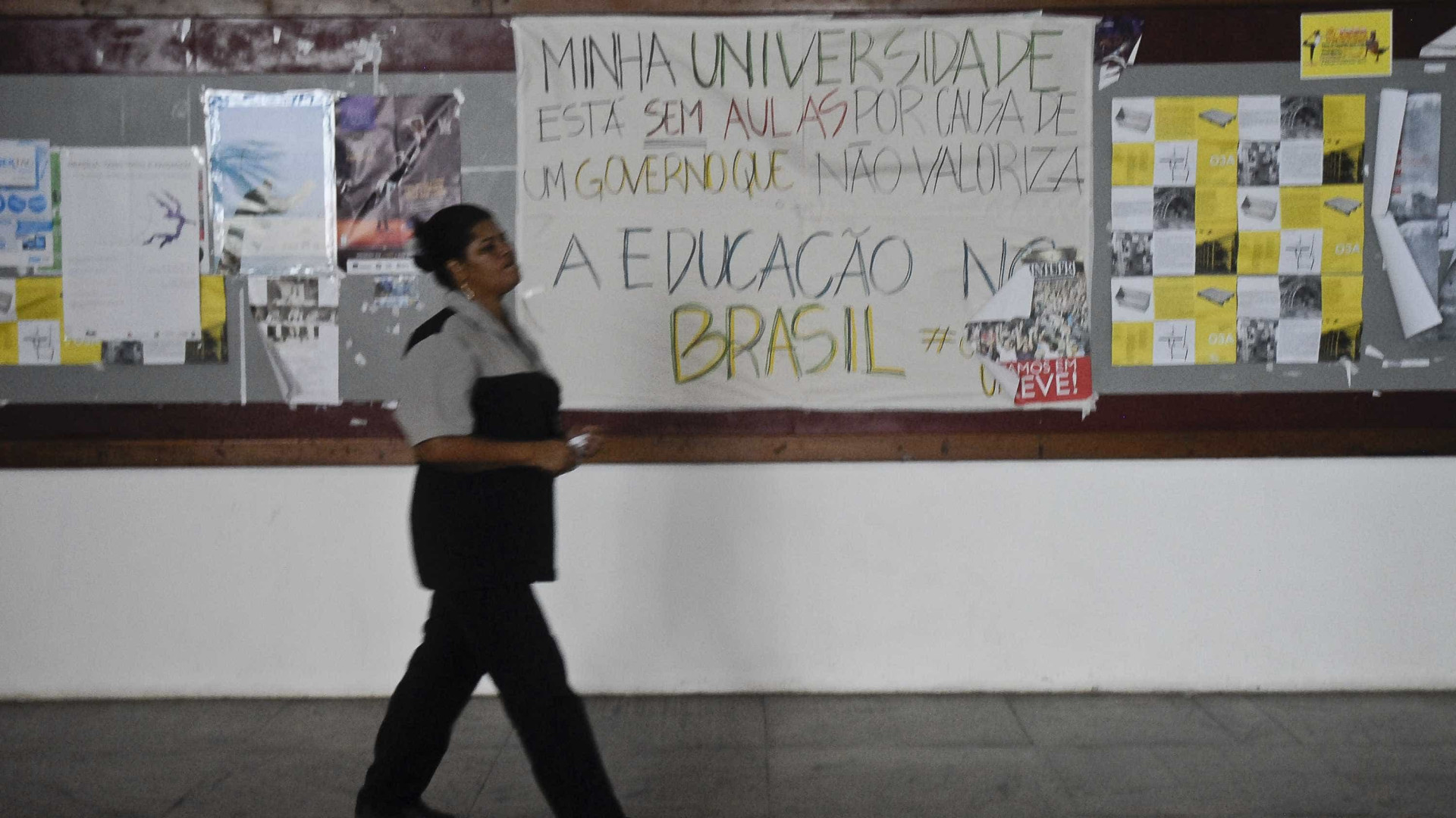 Bolsonaro escolherá 11 reitores após parecer que reduz poder de alunos