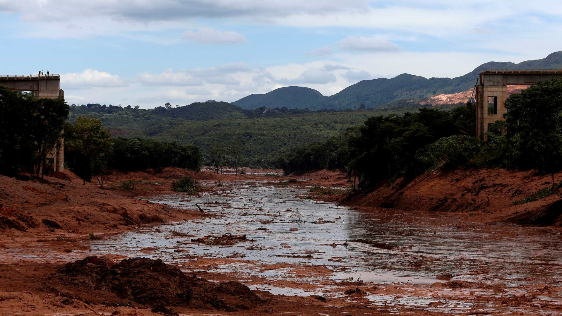 Lama em Brumadinho destrói área equivalente a 377 campos de futebol