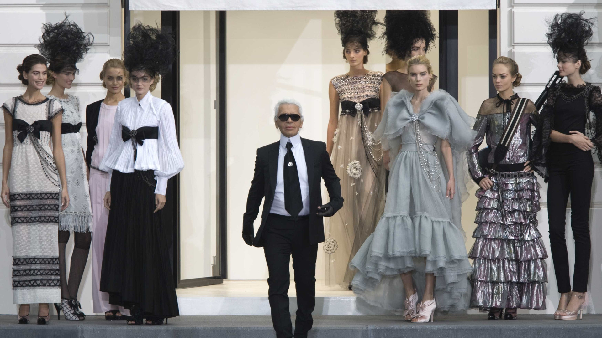 Karl Lagerfeld: relembre a vida do designer que revolucionou a Chanel
