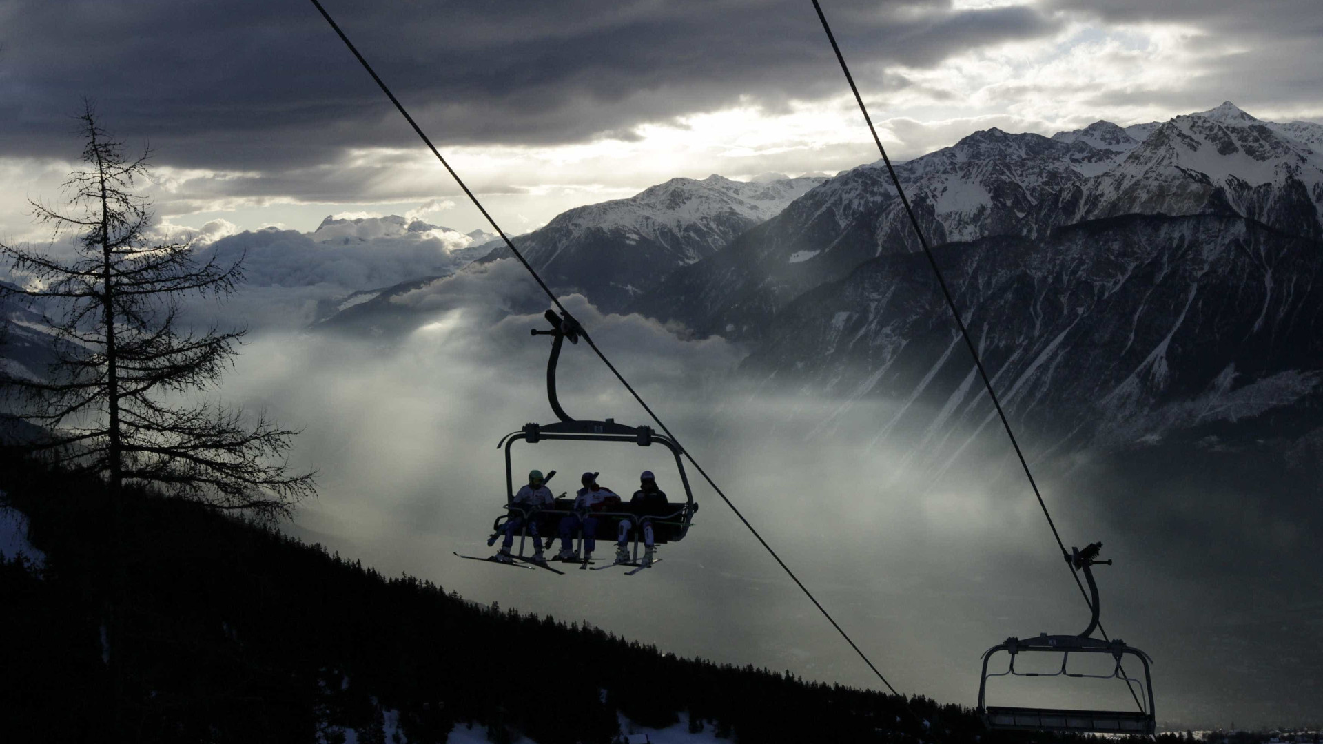 Avalanche deixa esquiadores desaparecidos na Suíça