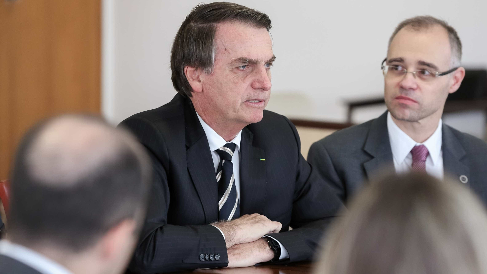 Bolsonaro manda confiscar celulares em reuniões