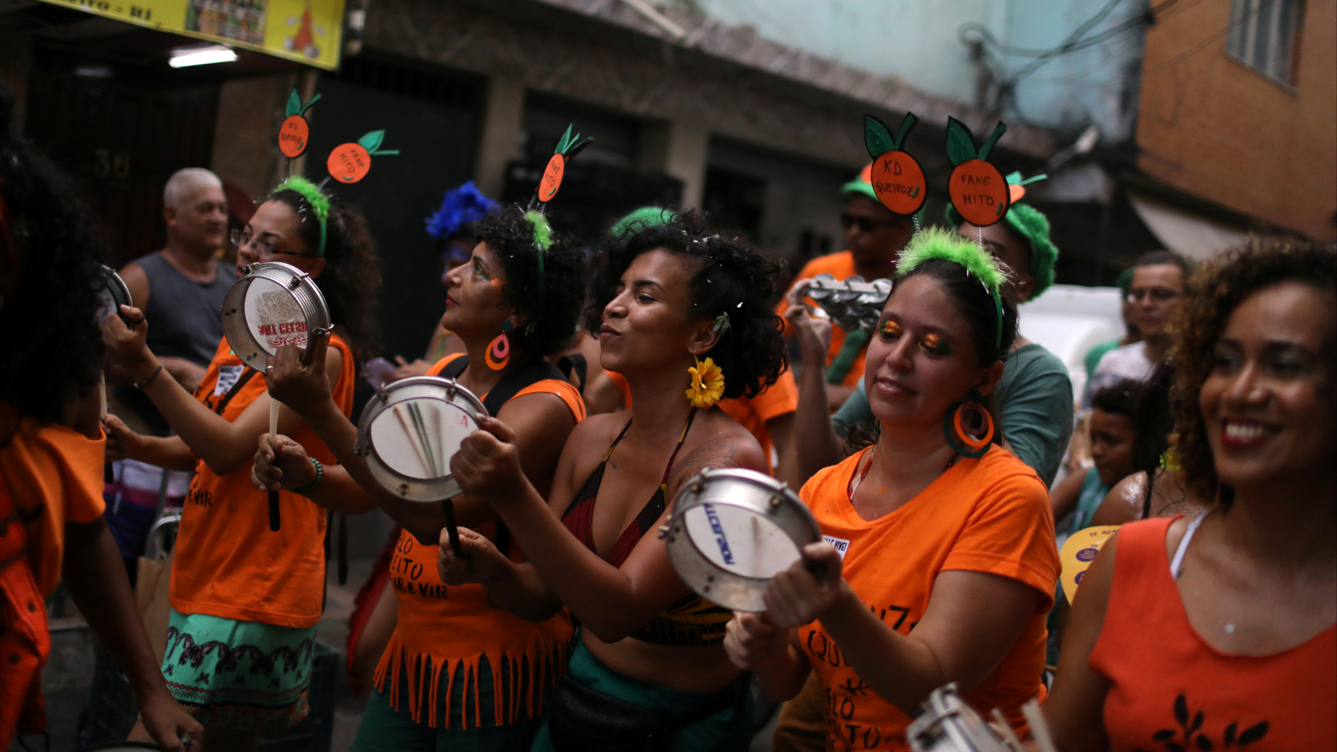 Carnaval tem recorde de público, laranjas e polêmica presidencial