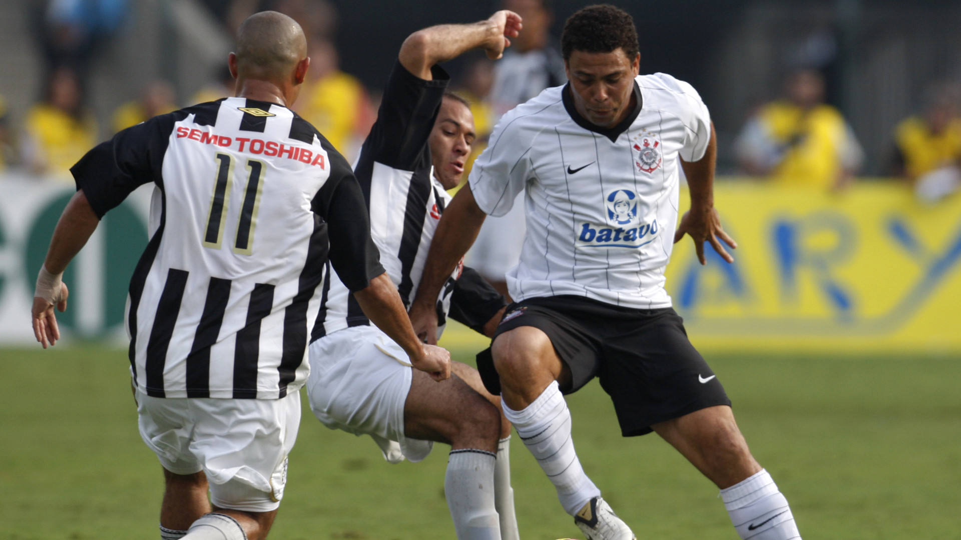 Corinthians lançará camisa em homenagem à estreia de Ronaldo