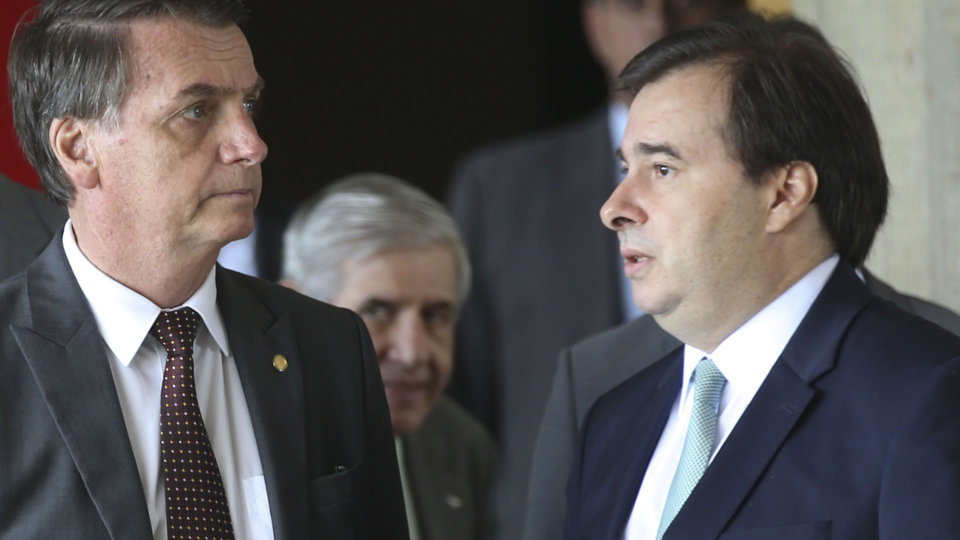 Após almoço com Toffoli e Bolsonaro, Maia critica ataques ao Supremo