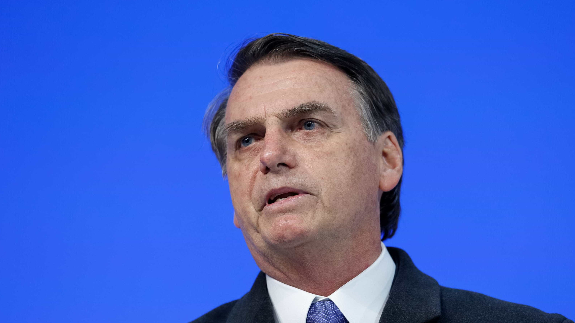 Bolsonaro tem 'início de movimentos intestinais', diz boletim médico