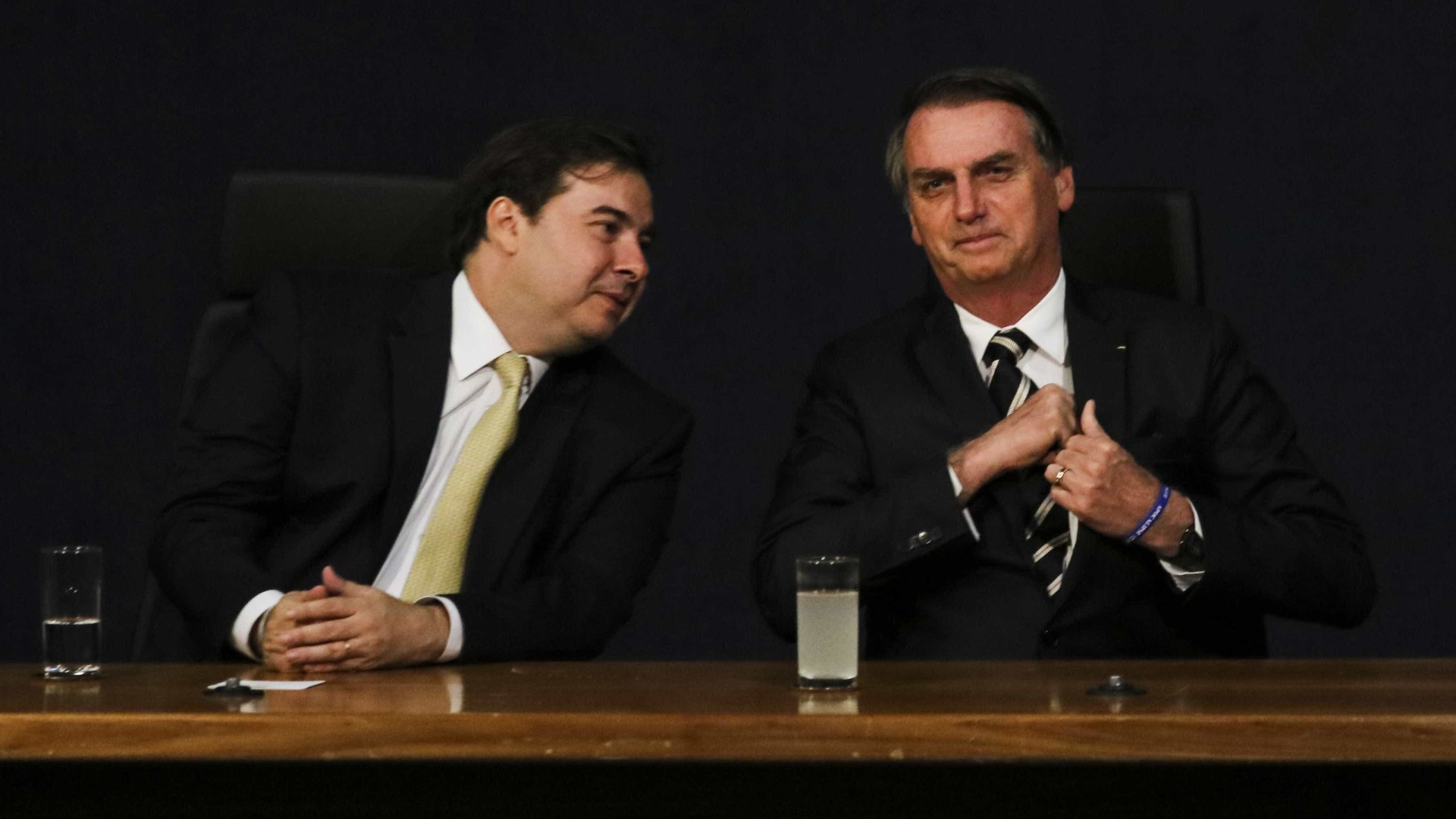 Acordo entre Maia e Bolsonaro adia pacote anticrime de Moro
