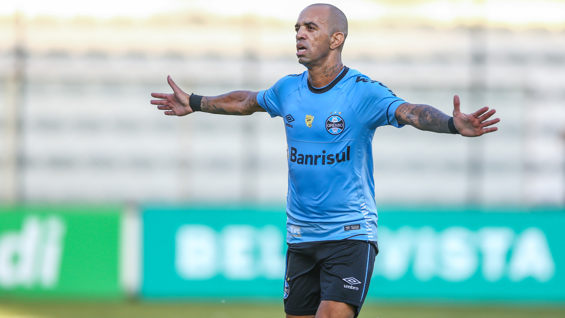 Tardelli desencanta com golaço, e Grêmio goleia Juventude por 6 a 0