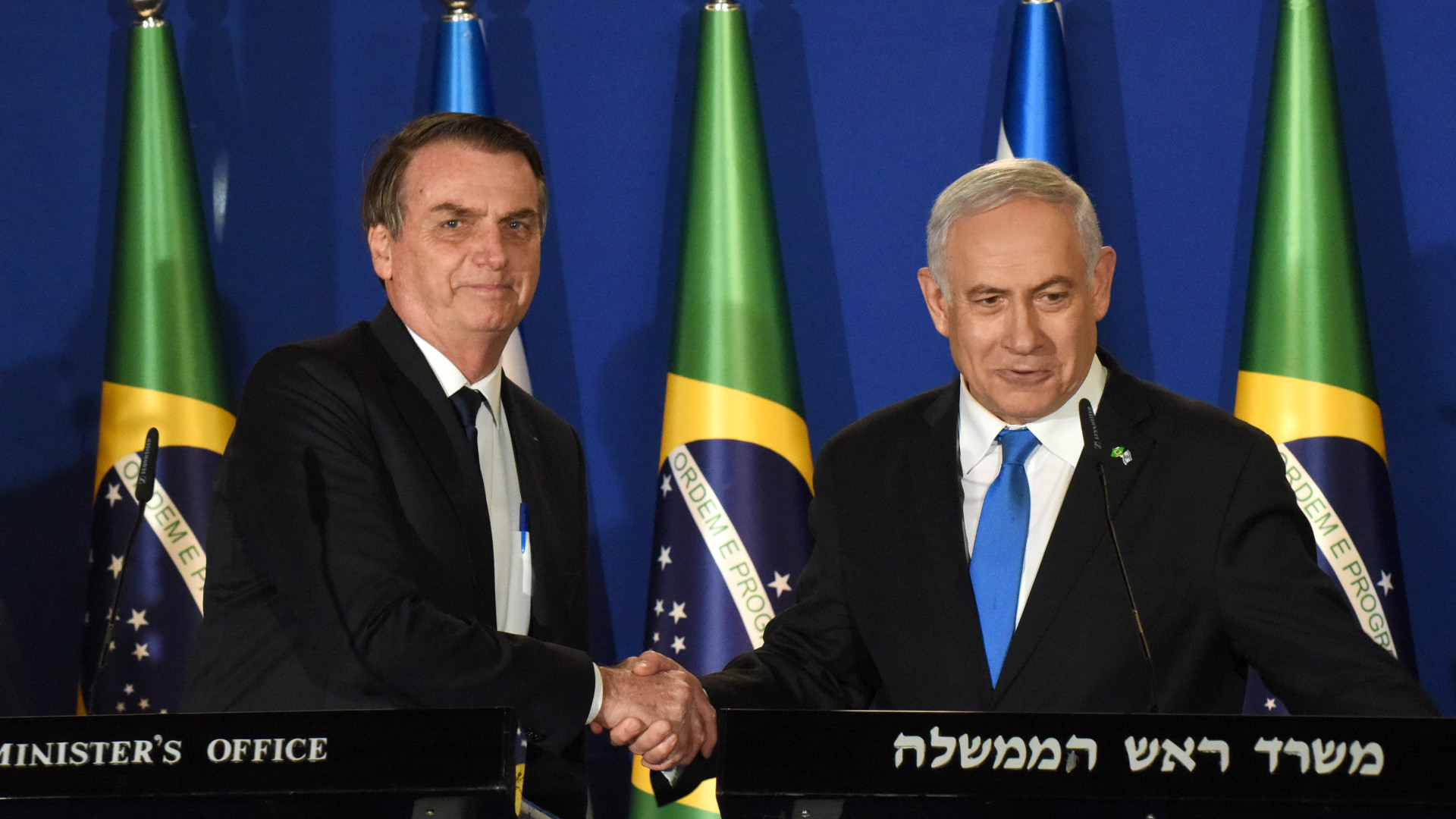 Em hebraico, Bolsonaro diz que ama Israel ao visitar 'irmão' Netanyahu