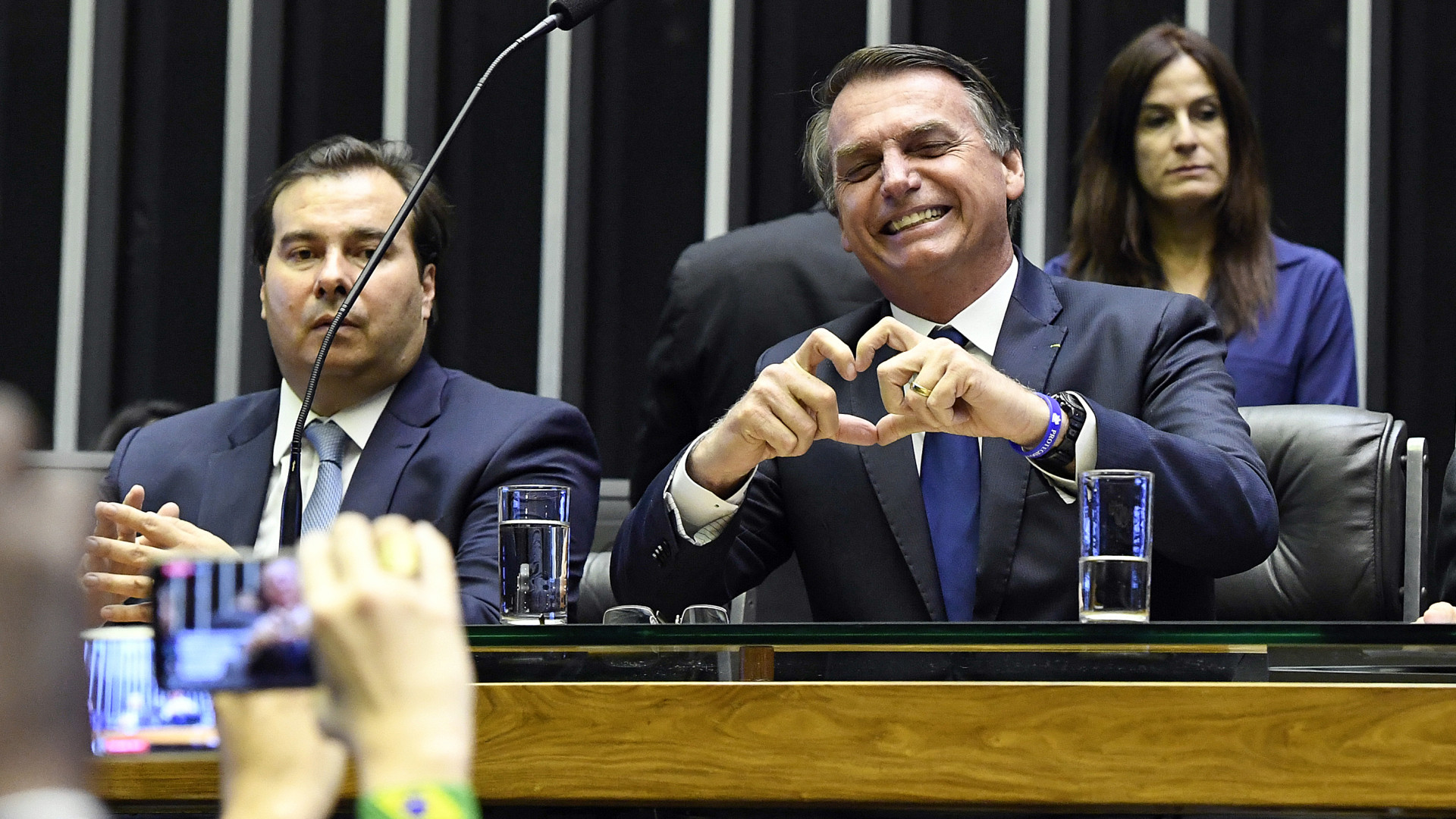 Trégua entre Bolsonaro e Maia é vista com descrédito no Congresso