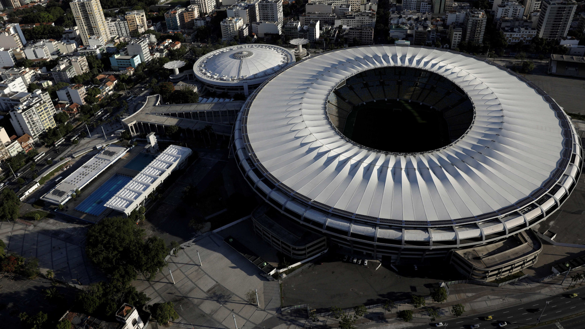 Governo do Rio anuncia que Fla e Flu vão administrar Maracanã