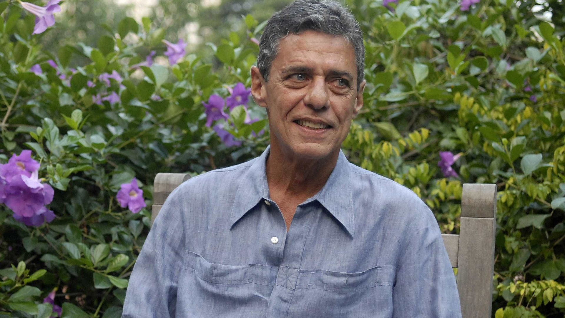 Chico Buarque tempera novo romance com tensões de Brasil sob Bolsonaro