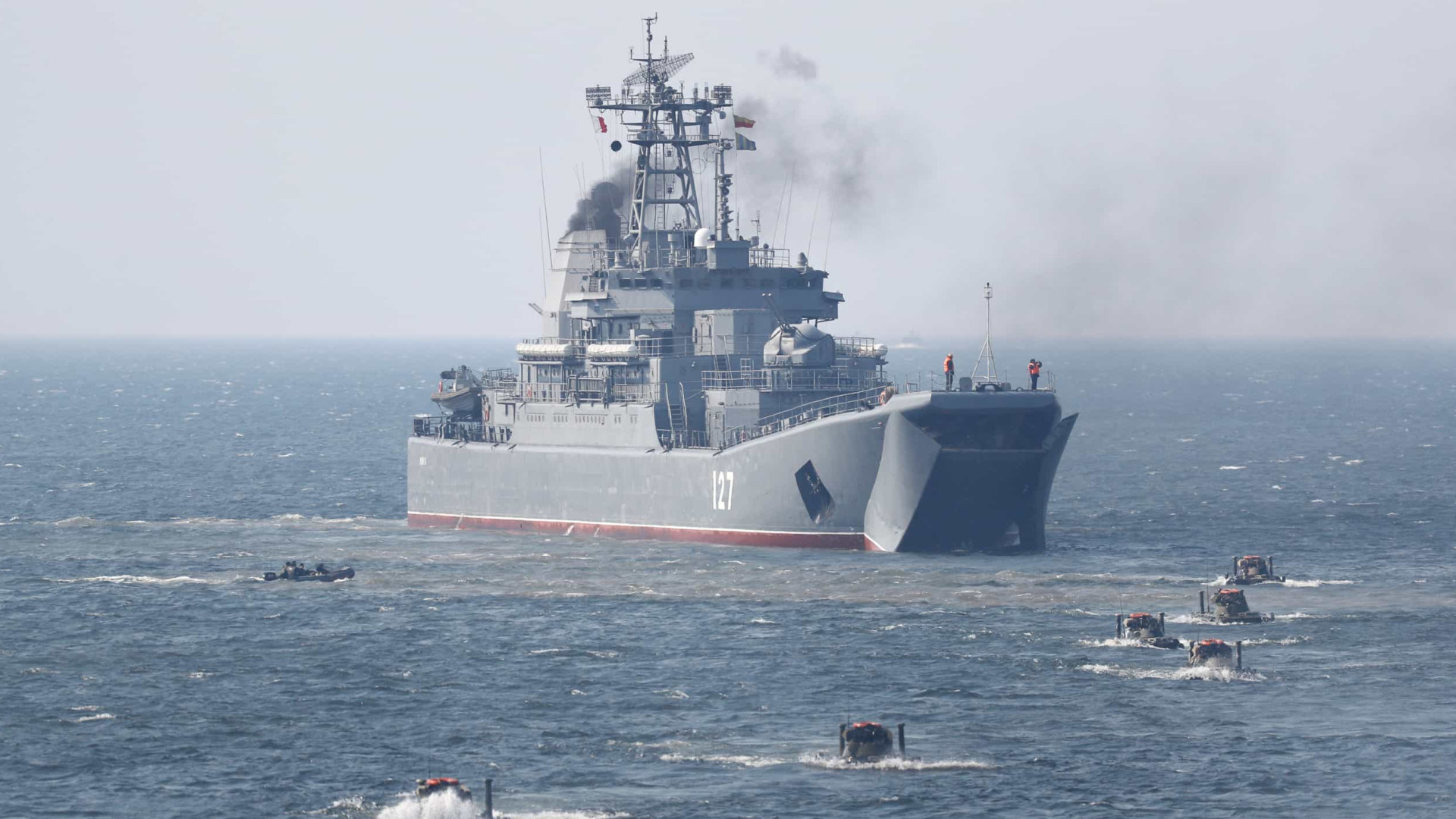 Incêndio atinge 'navio amaldiçoado' da Marinha russa