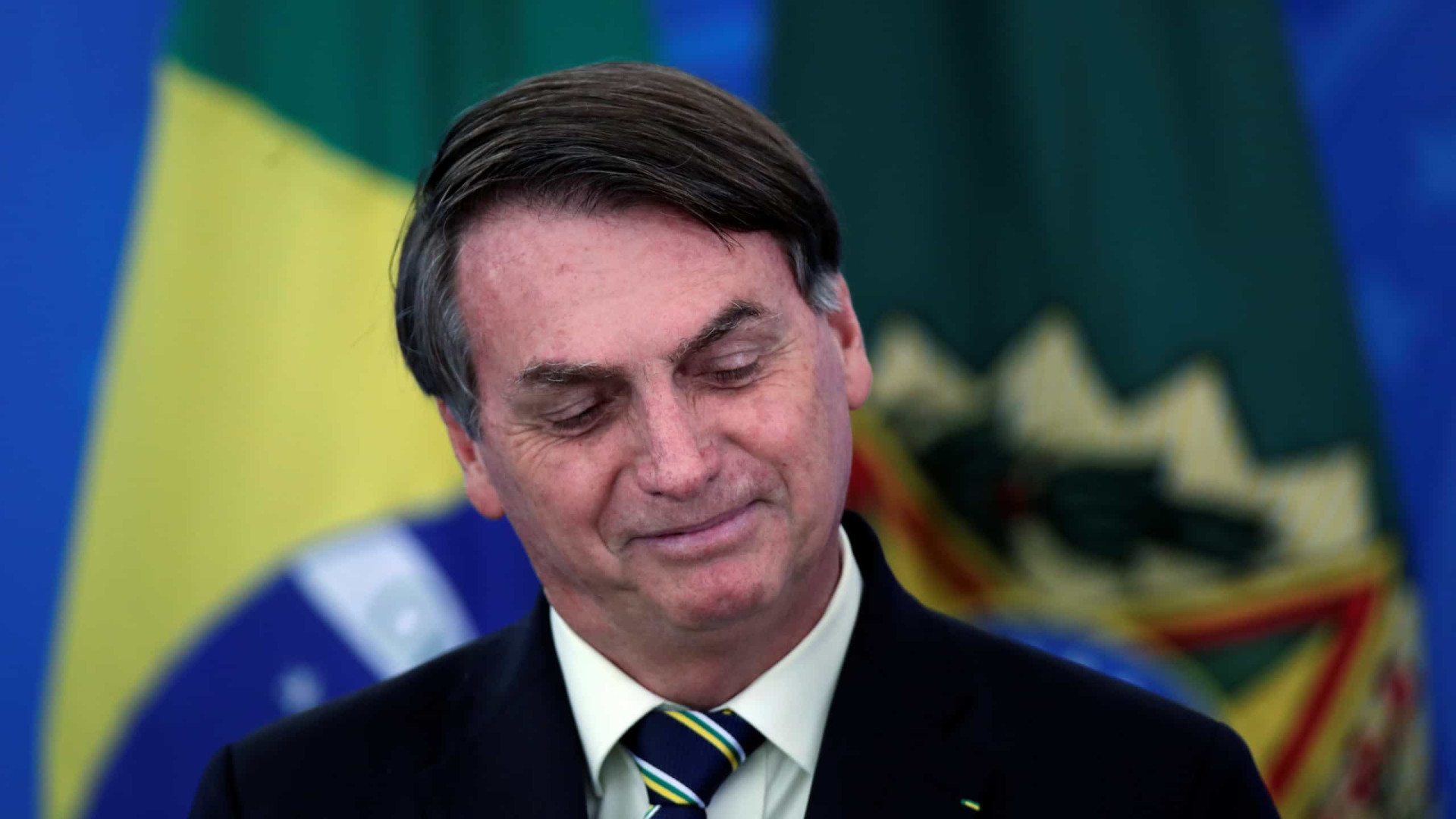 Mulher pede reabertura do comércio e recebe apoio de Bolsonaro