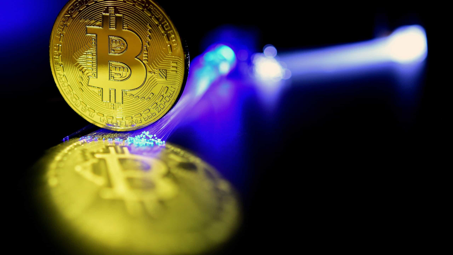 Bitcoin chega à bolsa dos EUA e atinge recorde