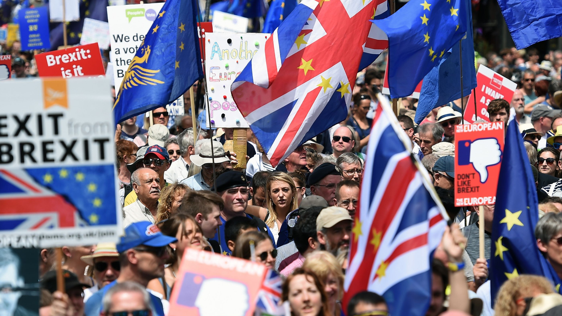 Manifestantes em Londres pedem segundo referendo ao 'Brexit'