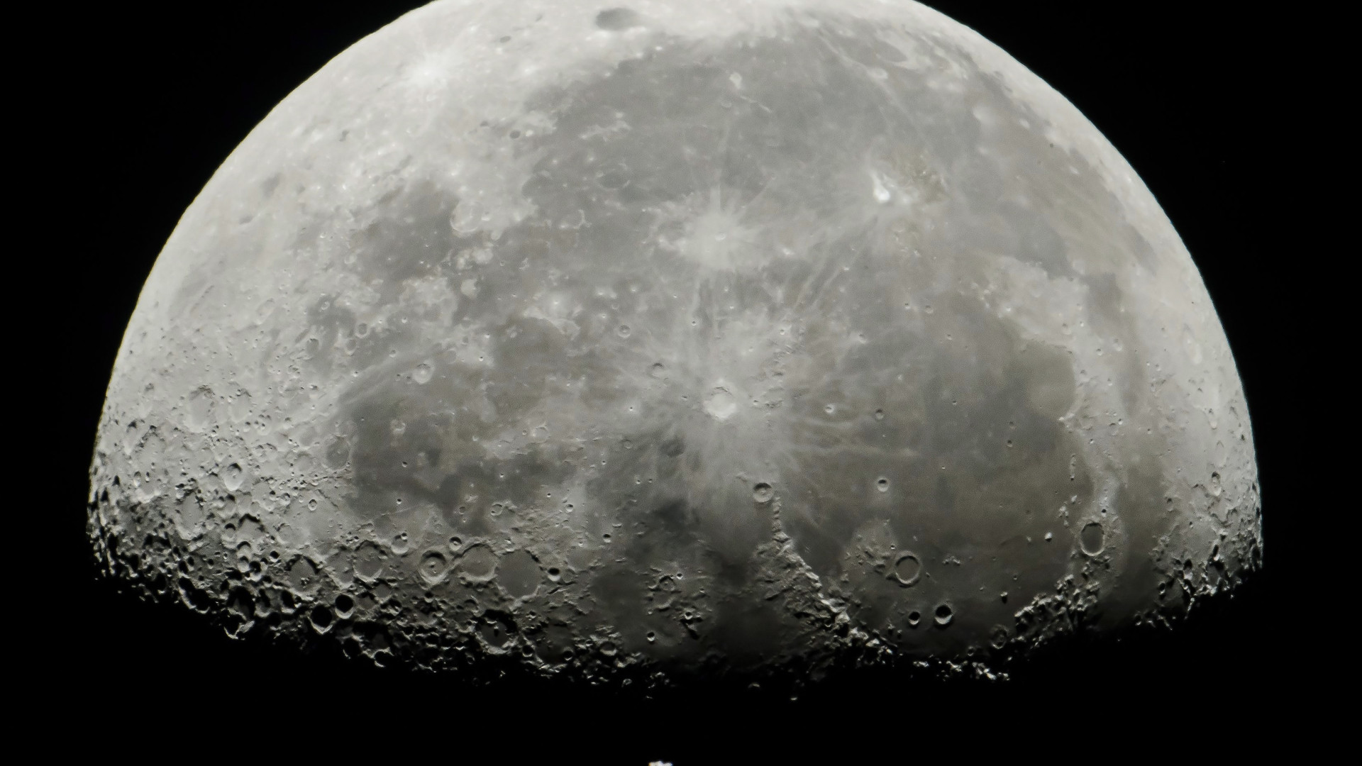 Experiência isola seis pessoas durante meses para testar viagem à Lua