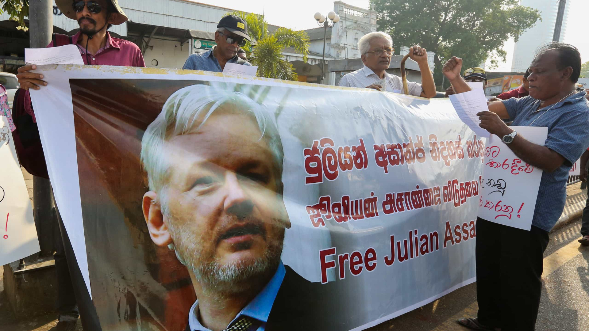 Lula e Zapatero entre 100 políticos que querem libertação de Assange