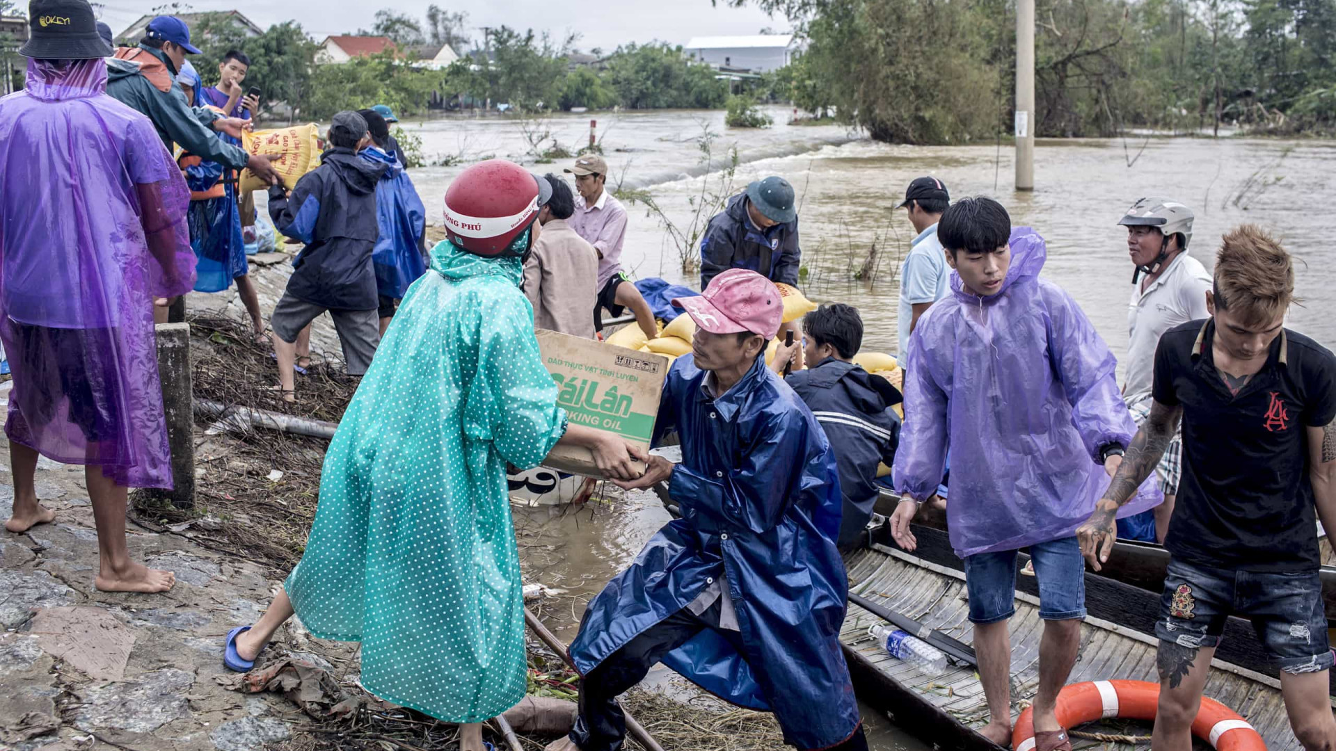 Mais de 100 mortos e 20 desaparecidos após inundações no Vietnã