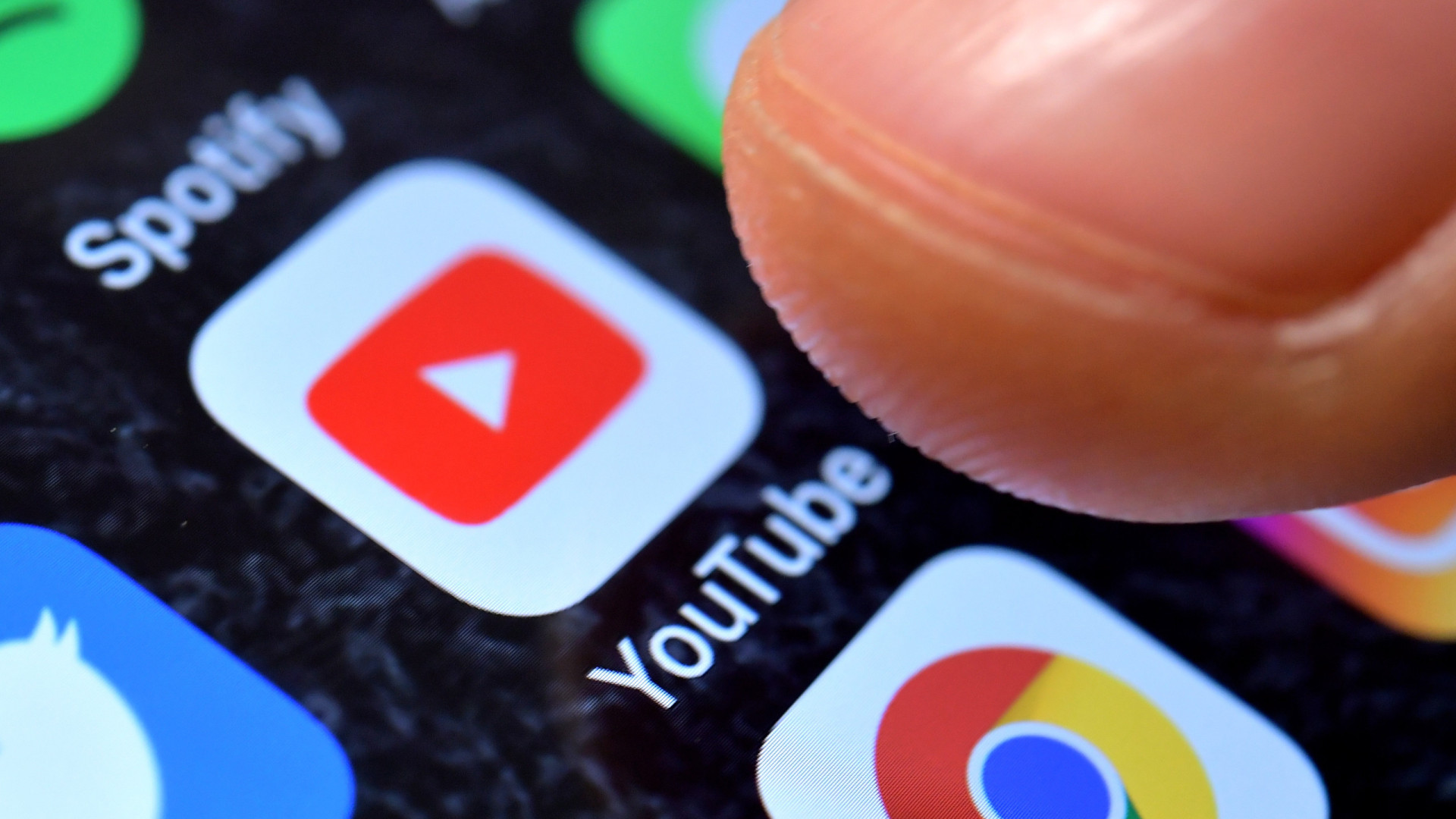 YouTube removeu mais de 35 mil vídeos de desinformação em 2023