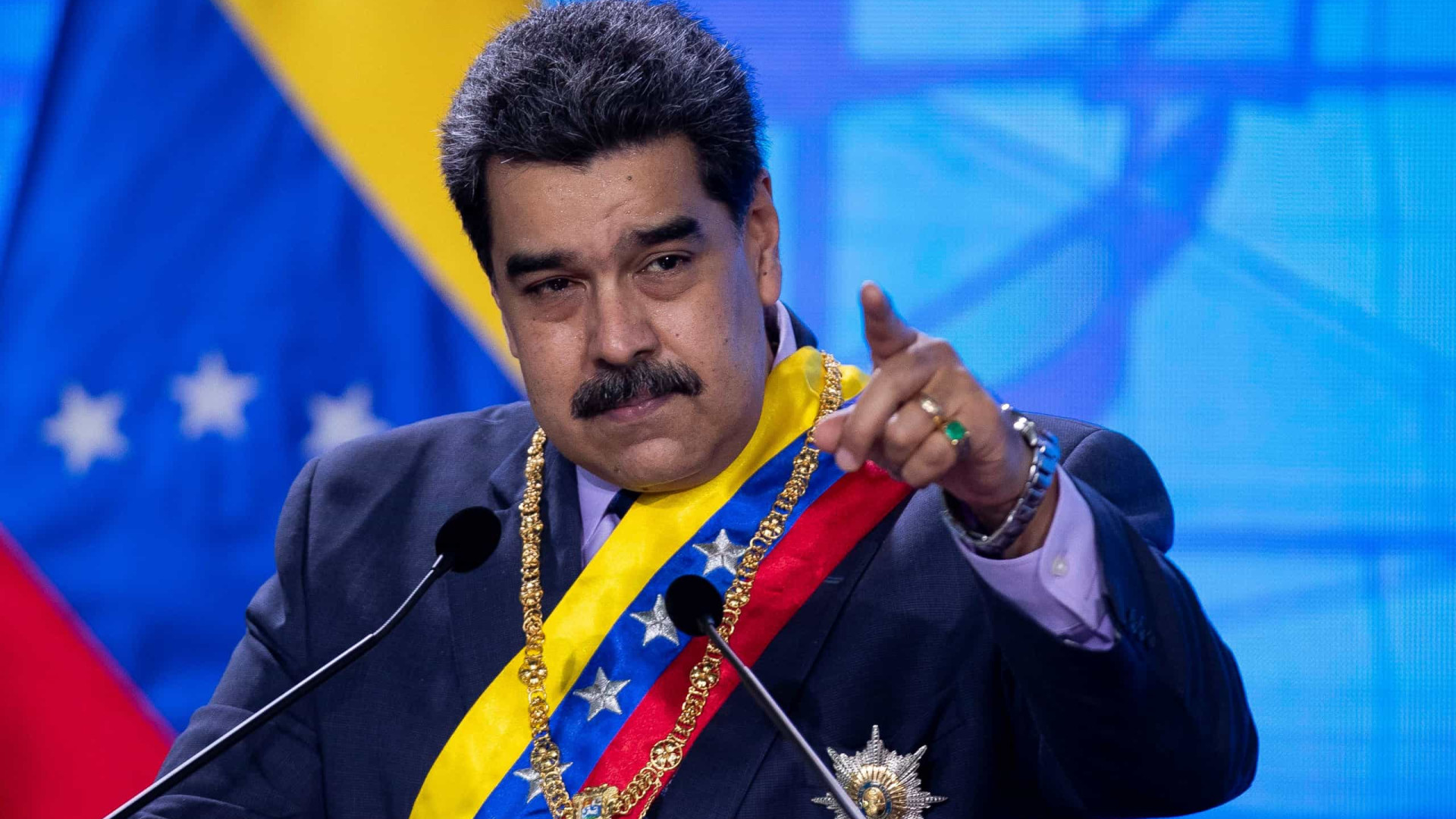 Maduro chama Bolsonaro de mesquinho  e anuncia envio de mais oxigênio