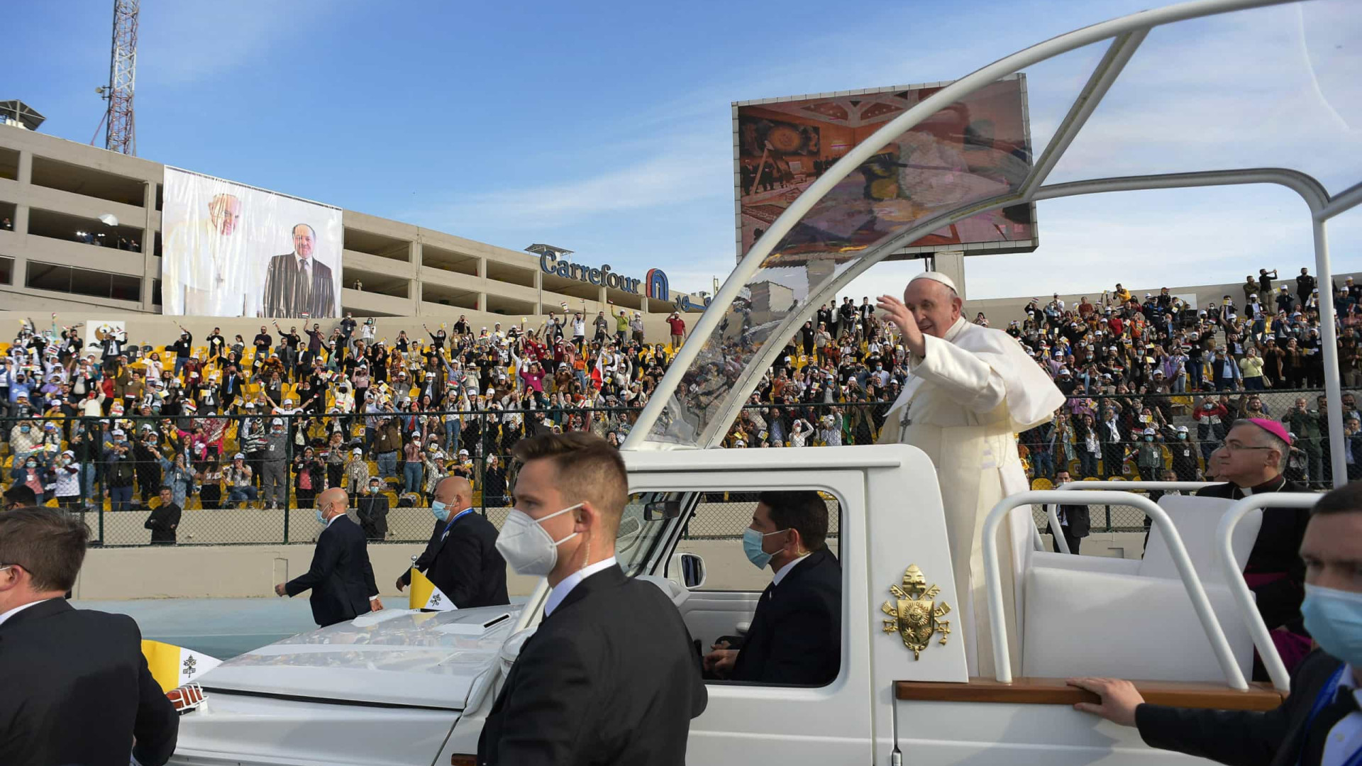 Papa Francisco deixa o Iraque após visita de três dias ao país