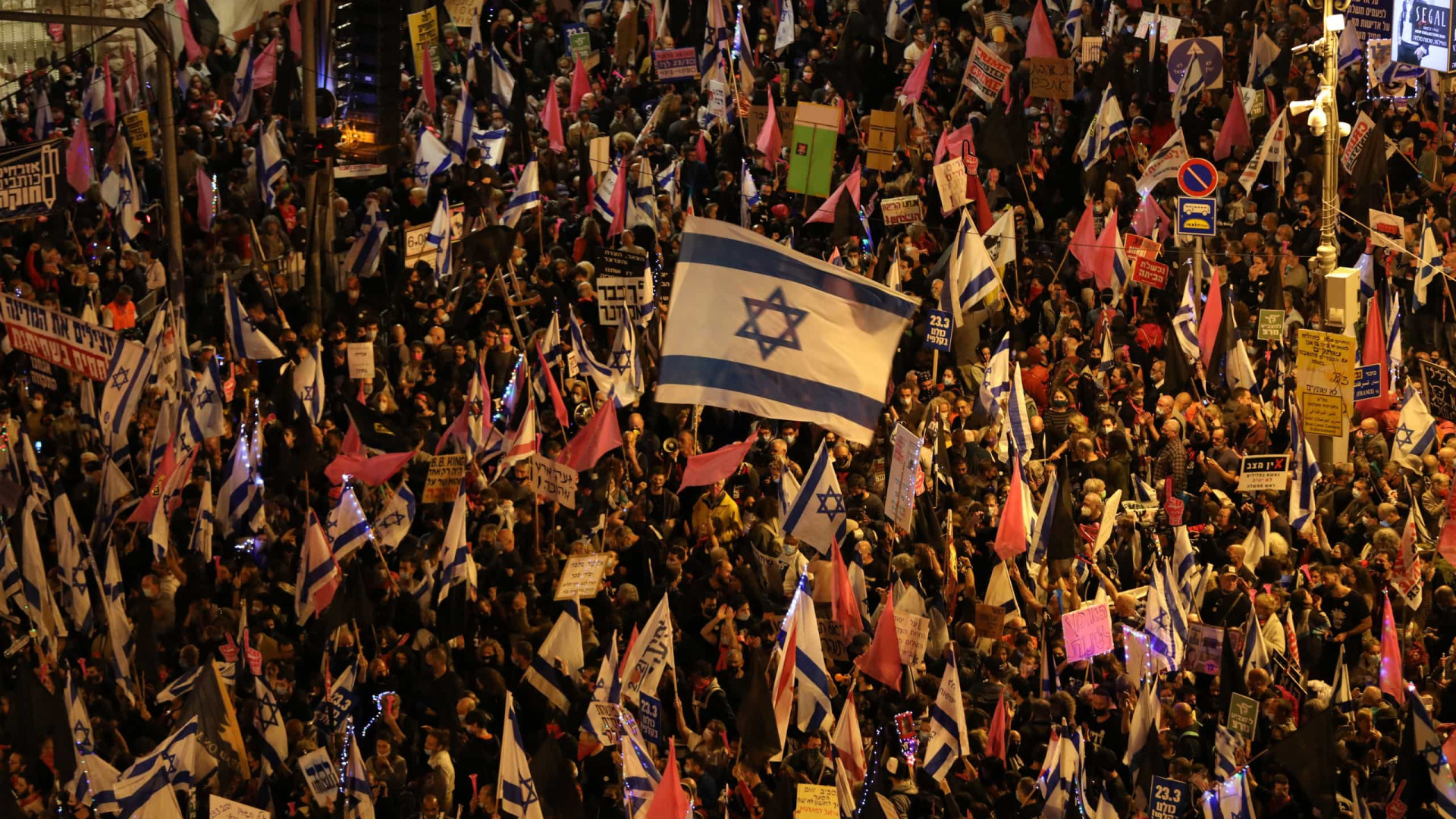 Milhares vão às ruas contra Netanyahu às vésperas de eleição em Israel