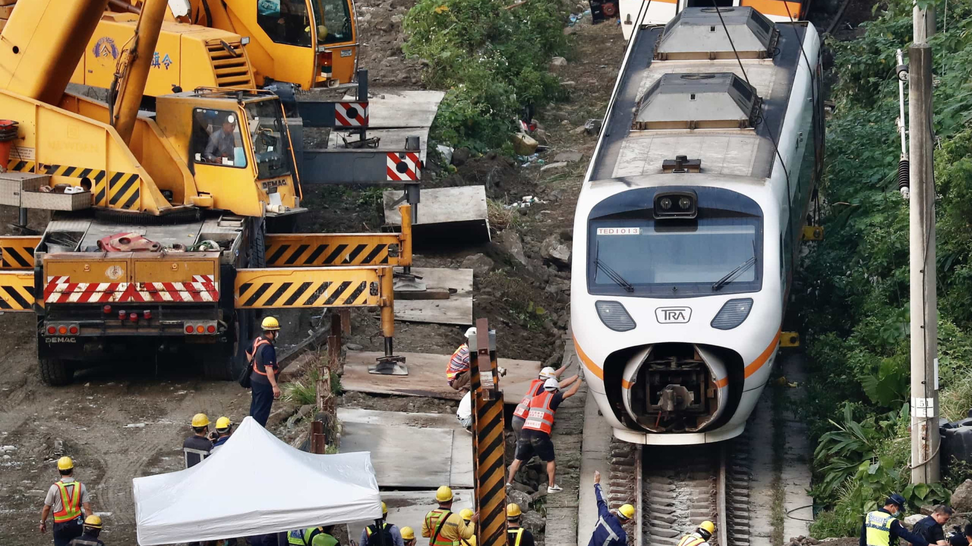 Pior acidente de trem em Taiwan em décadas deixa 50 mortos