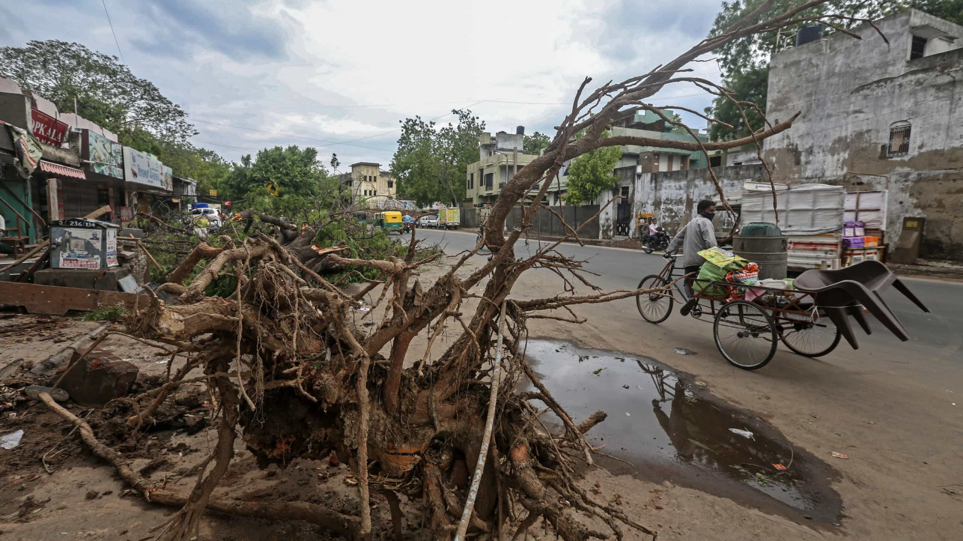 Índia ameaçada por outro ciclone após tempestade Tauktae fazer 110 mortos