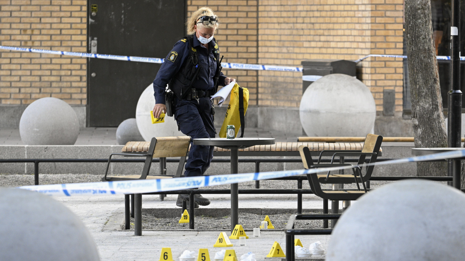 Sobe para dois o número de mortos no tiroteio em Estocolmo